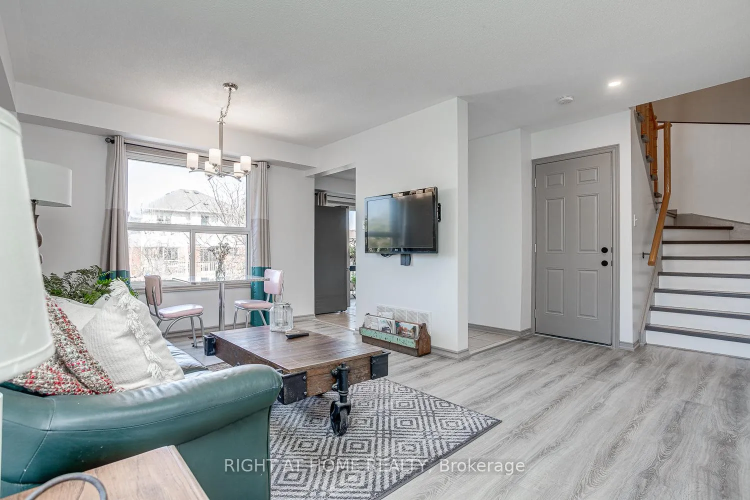 Photo 10 of 35 winchurch Drive, Scugog, Port Perry — HOMEH