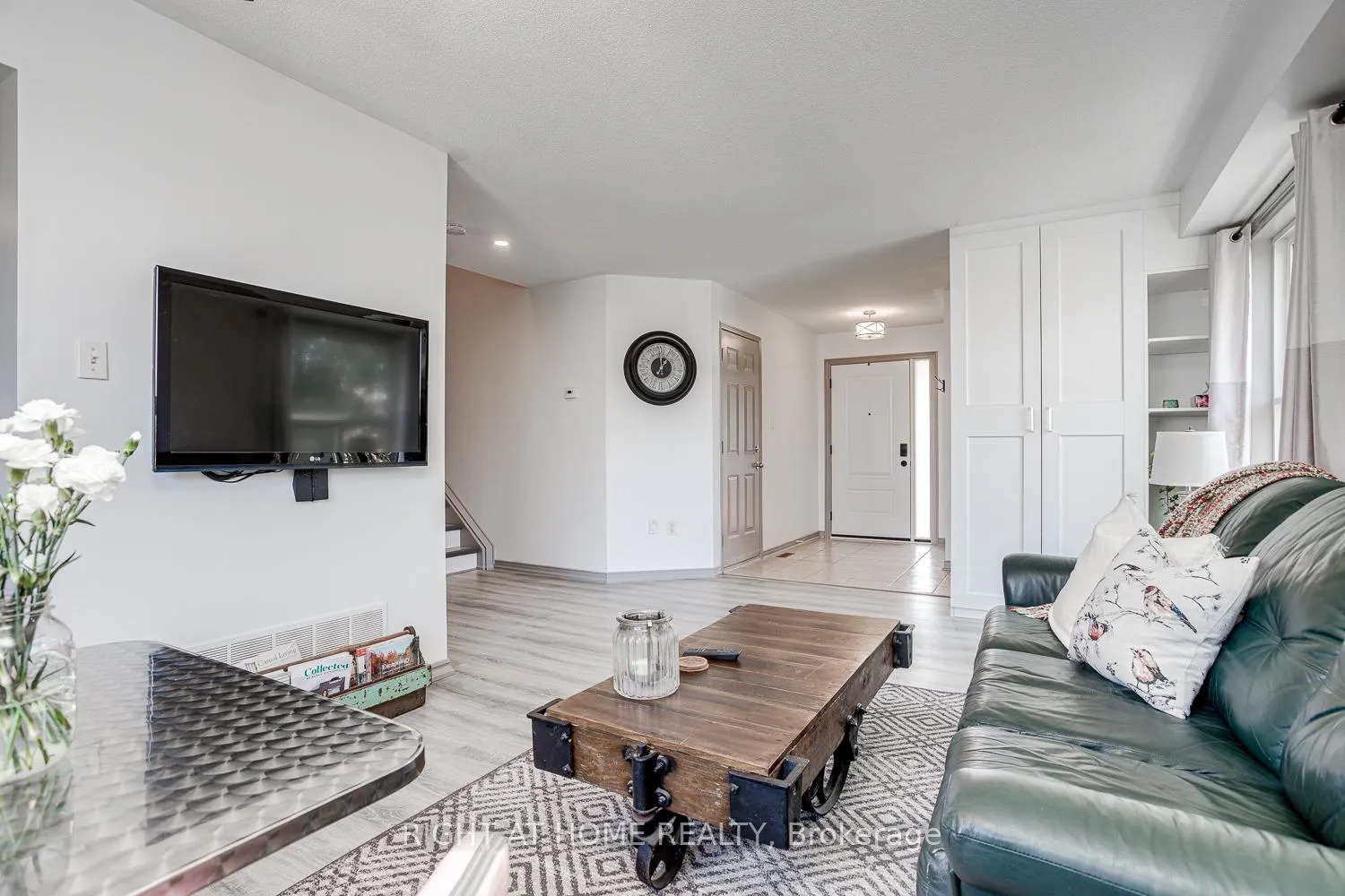 Photo 12 of 35 winchurch Drive, Scugog, Port Perry — HOMEH