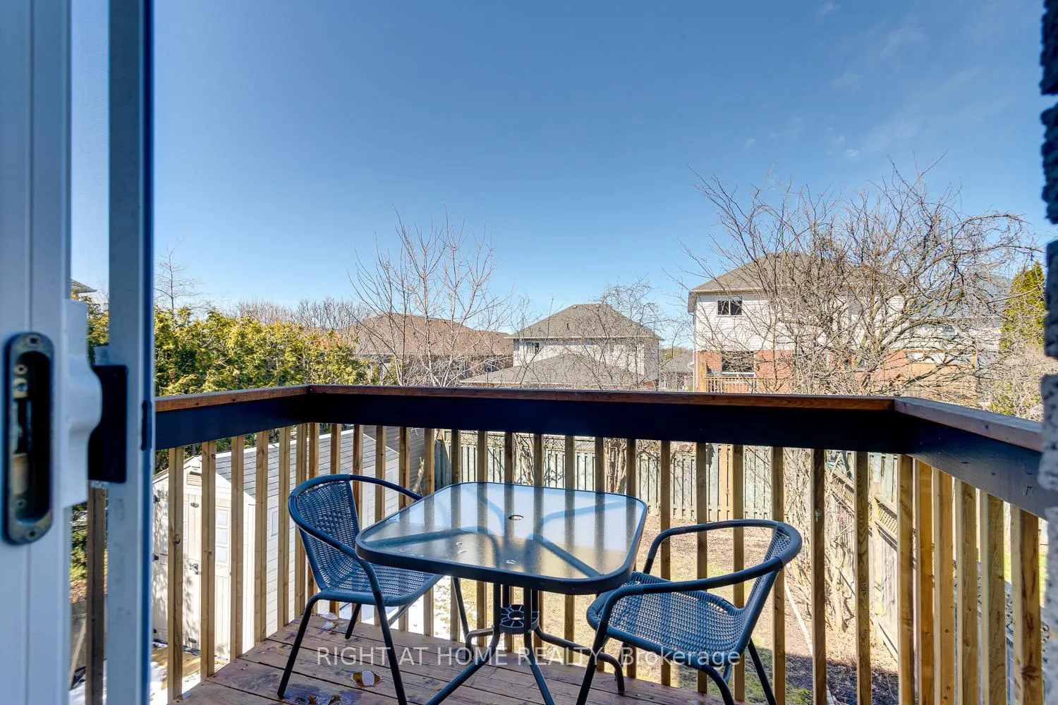 Photo 16 of 35 winchurch Drive, Scugog, Port Perry — HOMEH
