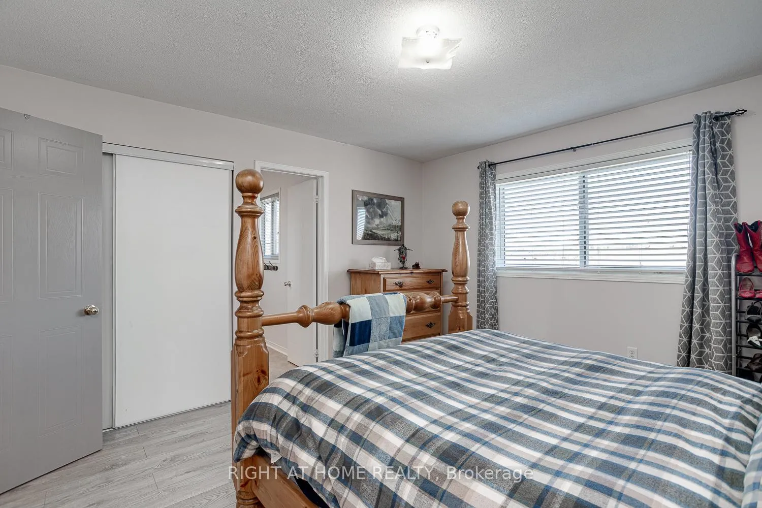 Photo 20 of 35 winchurch Drive, Scugog, Port Perry — HOMEH
