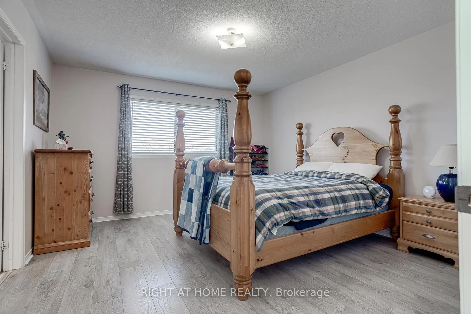 Photo 22 of 35 winchurch Drive, Scugog, Port Perry — HOMEH