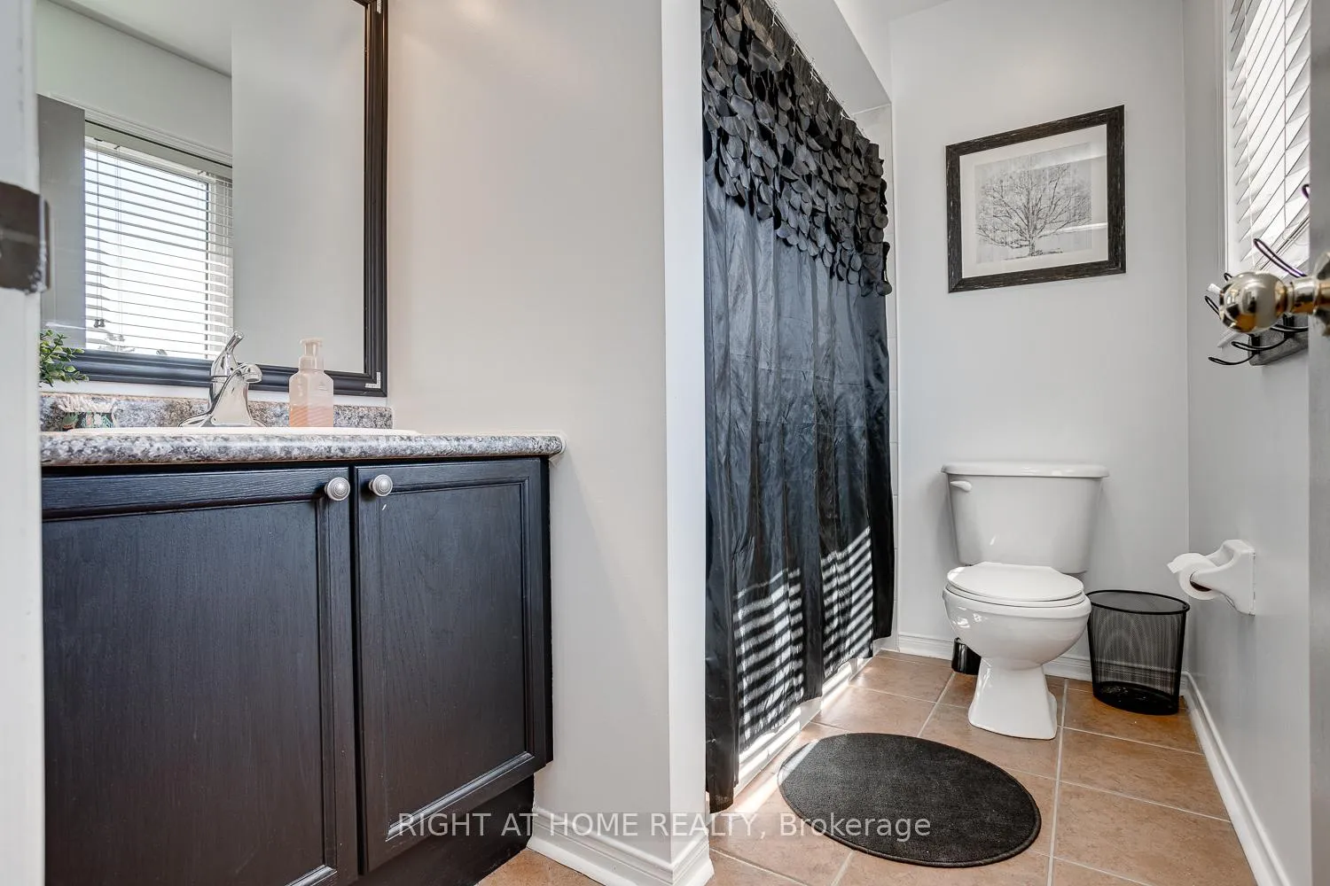 Photo 25 of 35 winchurch Drive, Scugog, Port Perry — HOMEH