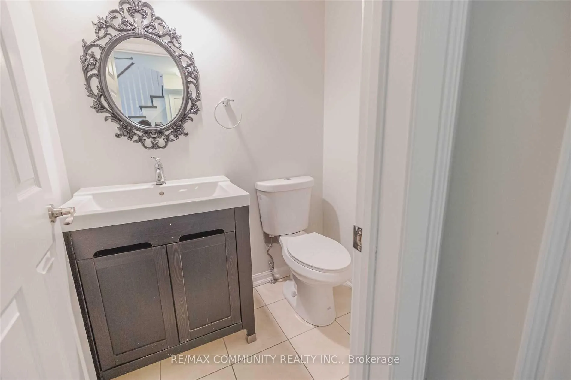 Photo 4 of 55 Longueuil Place, Whitby, Pringle Creek — HOMEH