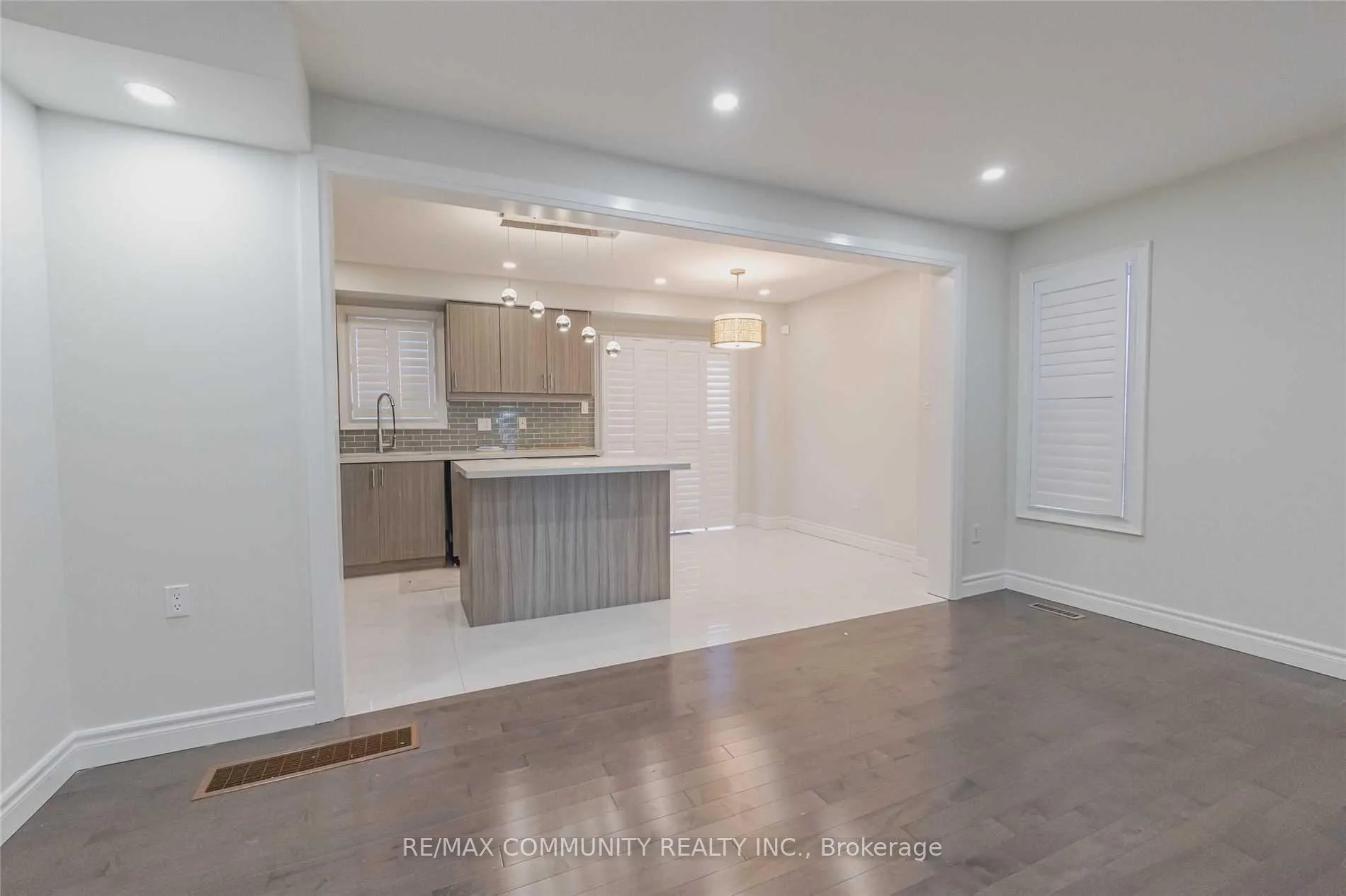 Photo 7 of 55 Longueuil Place, Whitby, Pringle Creek — HOMEH