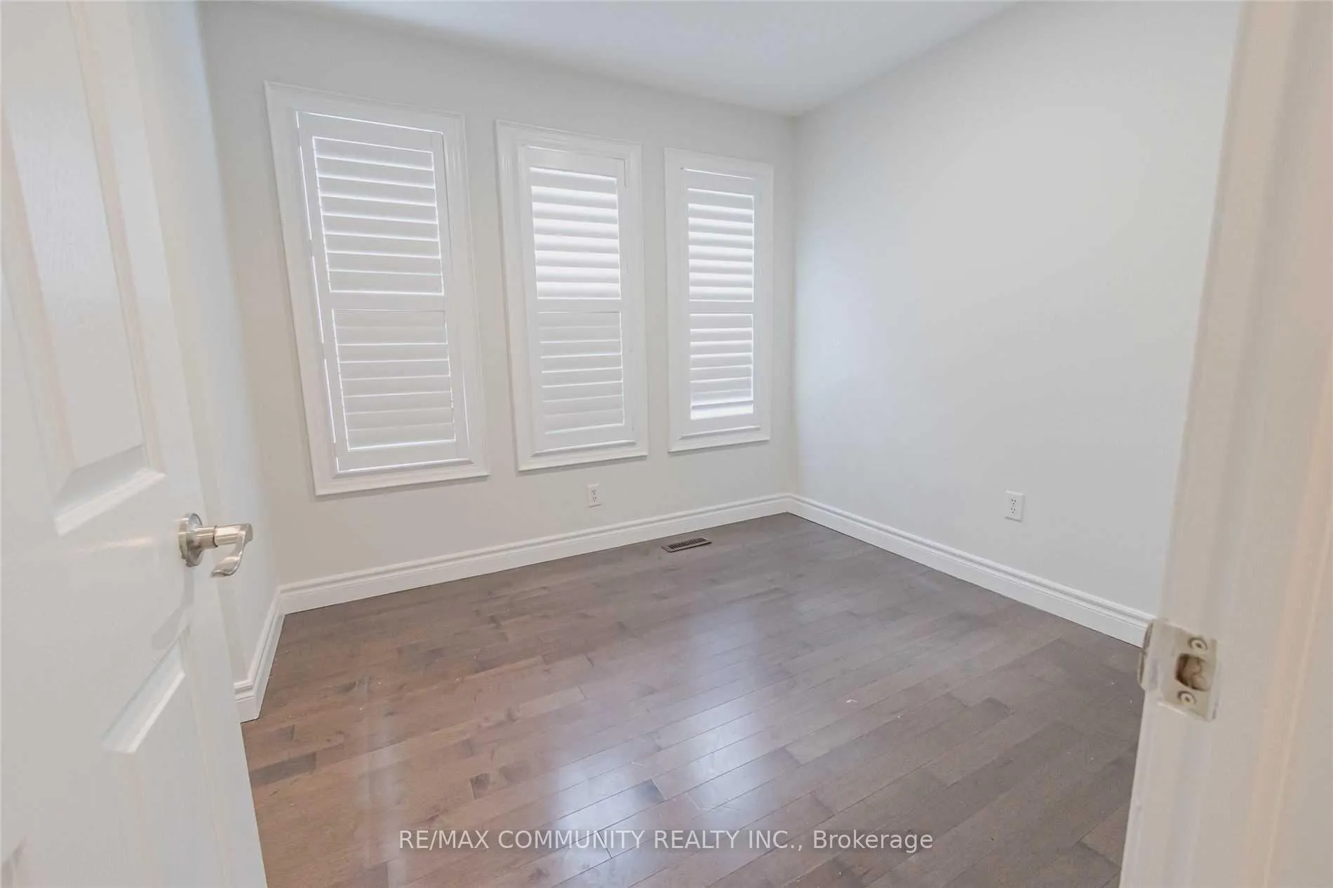 Photo 9 of 55 Longueuil Place, Whitby, Pringle Creek — HOMEH