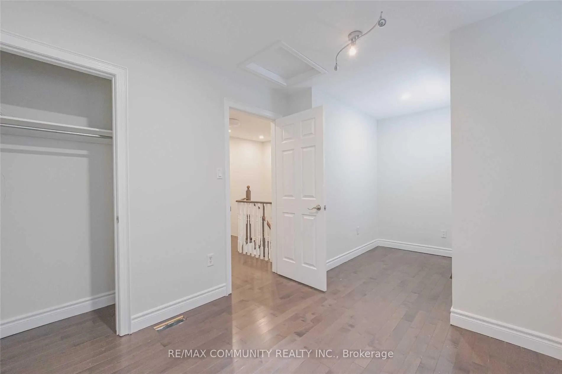 Photo 10 of 55 Longueuil Place, Whitby, Pringle Creek — HOMEH