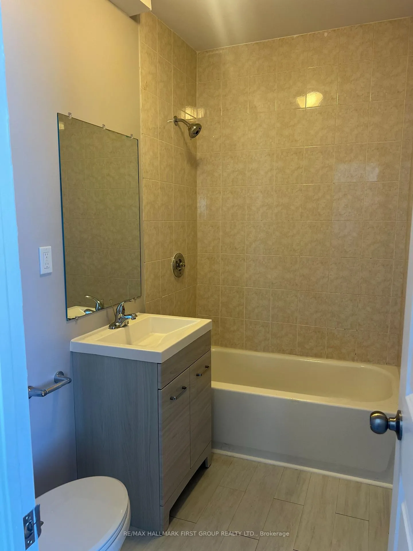 Photo 2 of Unit 4, 730 Simcoe Street S, Oshawa, Lakeview — HOMEH