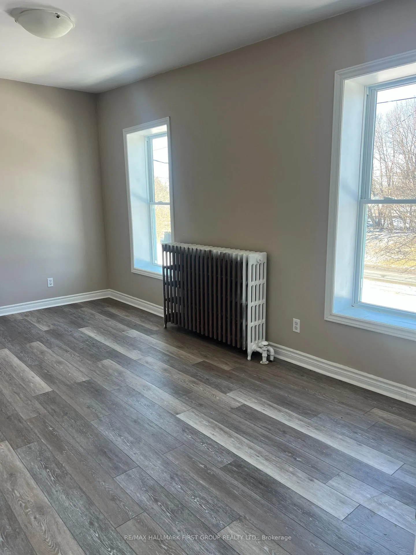 Photo 3 of Unit 4, 730 Simcoe Street S, Oshawa, Lakeview — HOMEH