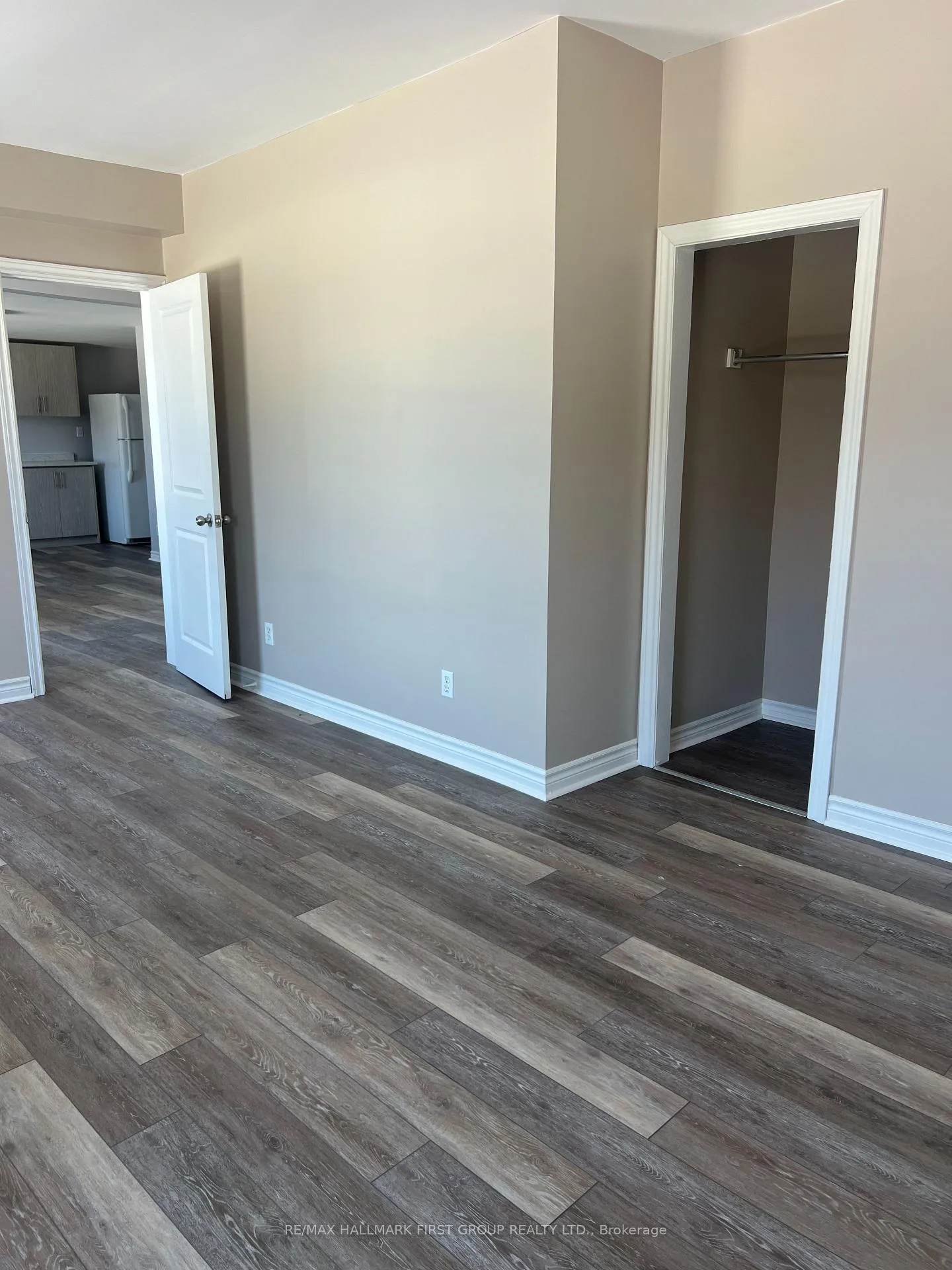 Photo 4 of Unit 4, 730 Simcoe Street S, Oshawa, Lakeview — HOMEH