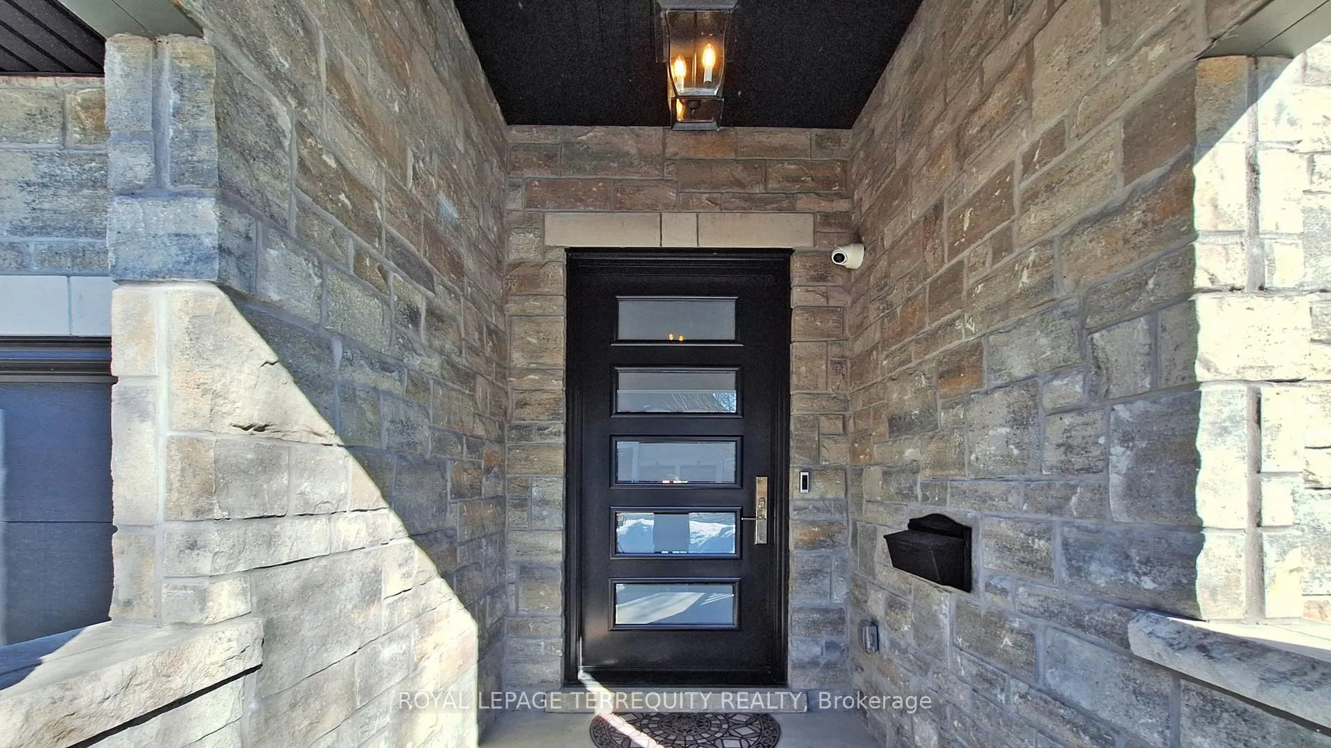 Photo 3 of 537 Marksbury Road, Pickering, West Shore — HOMEH
