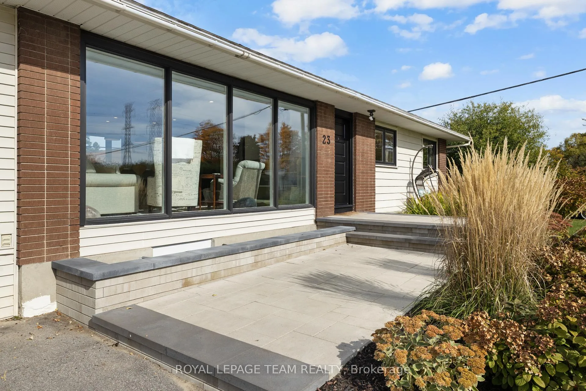 Photo 5 of 23 Brent Avenue, Ottawa, Manordale — HOMEH