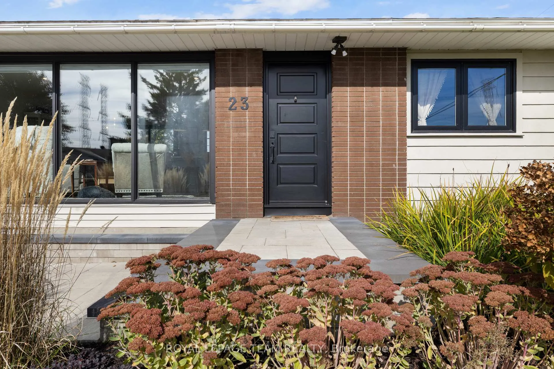 Photo 6 of 23 Brent Avenue, Ottawa, Manordale — HOMEH
