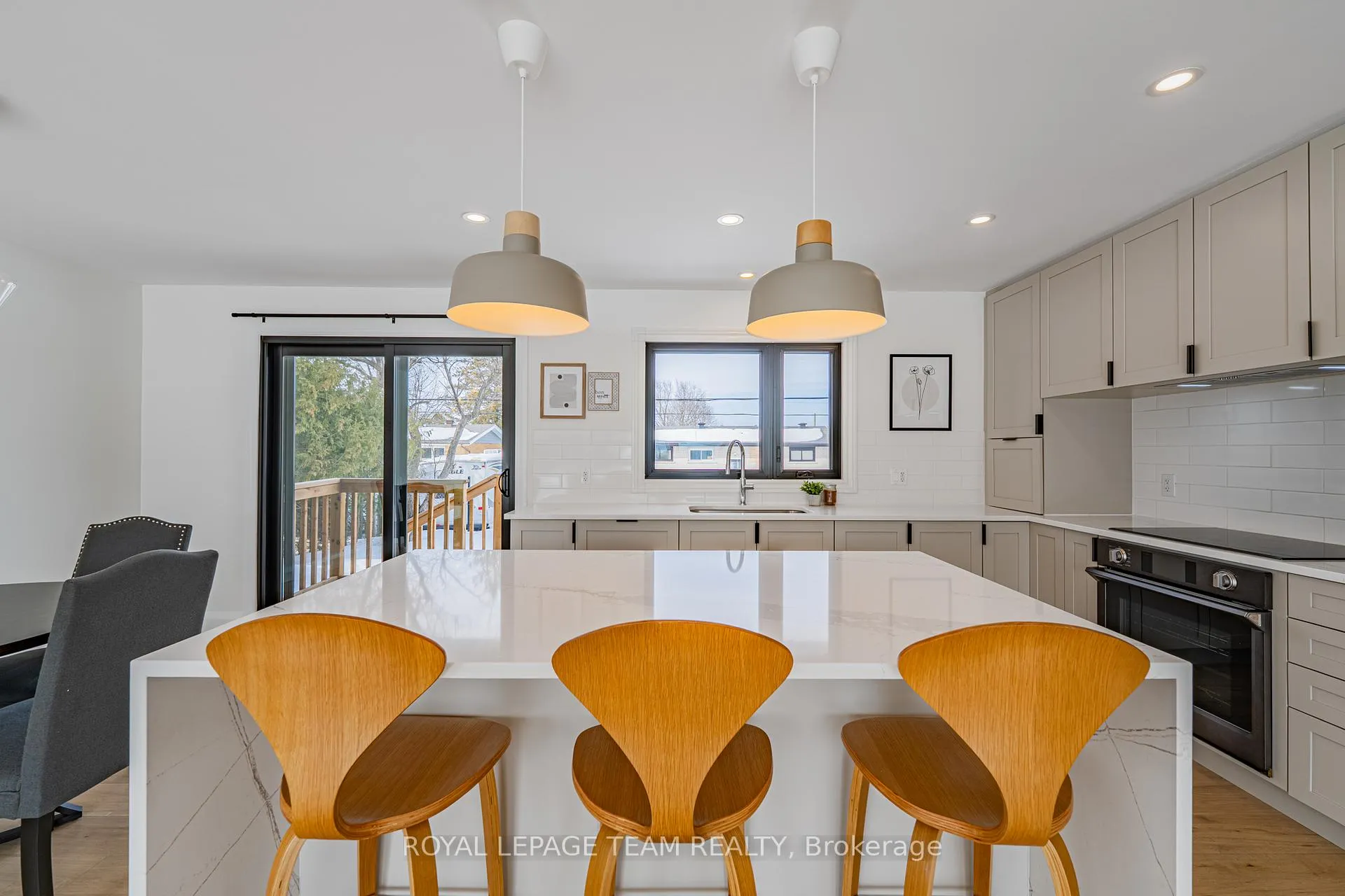 Photo 10 of 23 Brent Avenue, Ottawa, Manordale — HOMEH