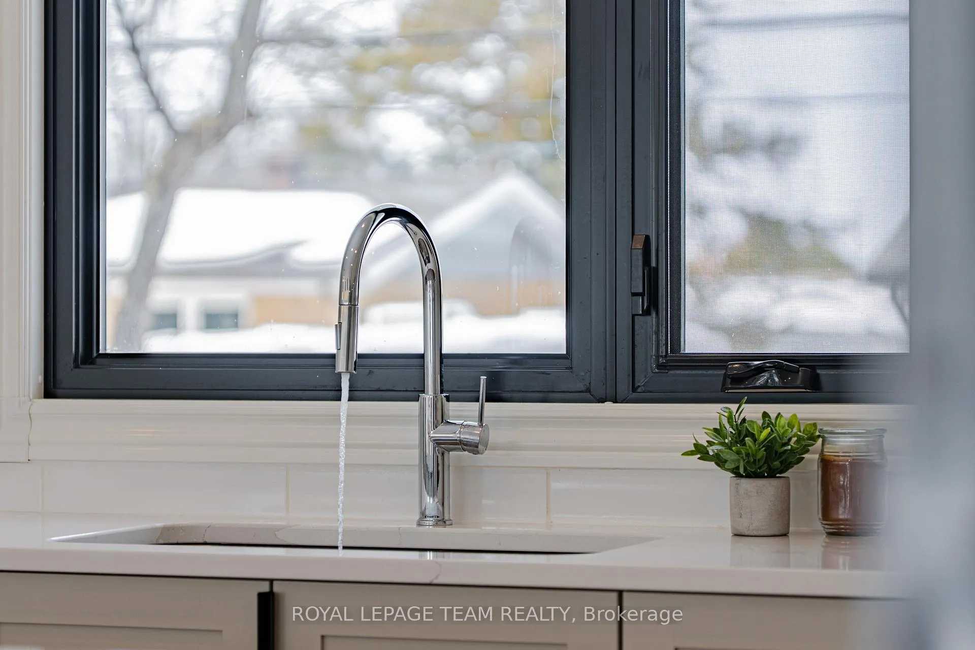 Photo 11 of 23 Brent Avenue, Ottawa, Manordale — HOMEH