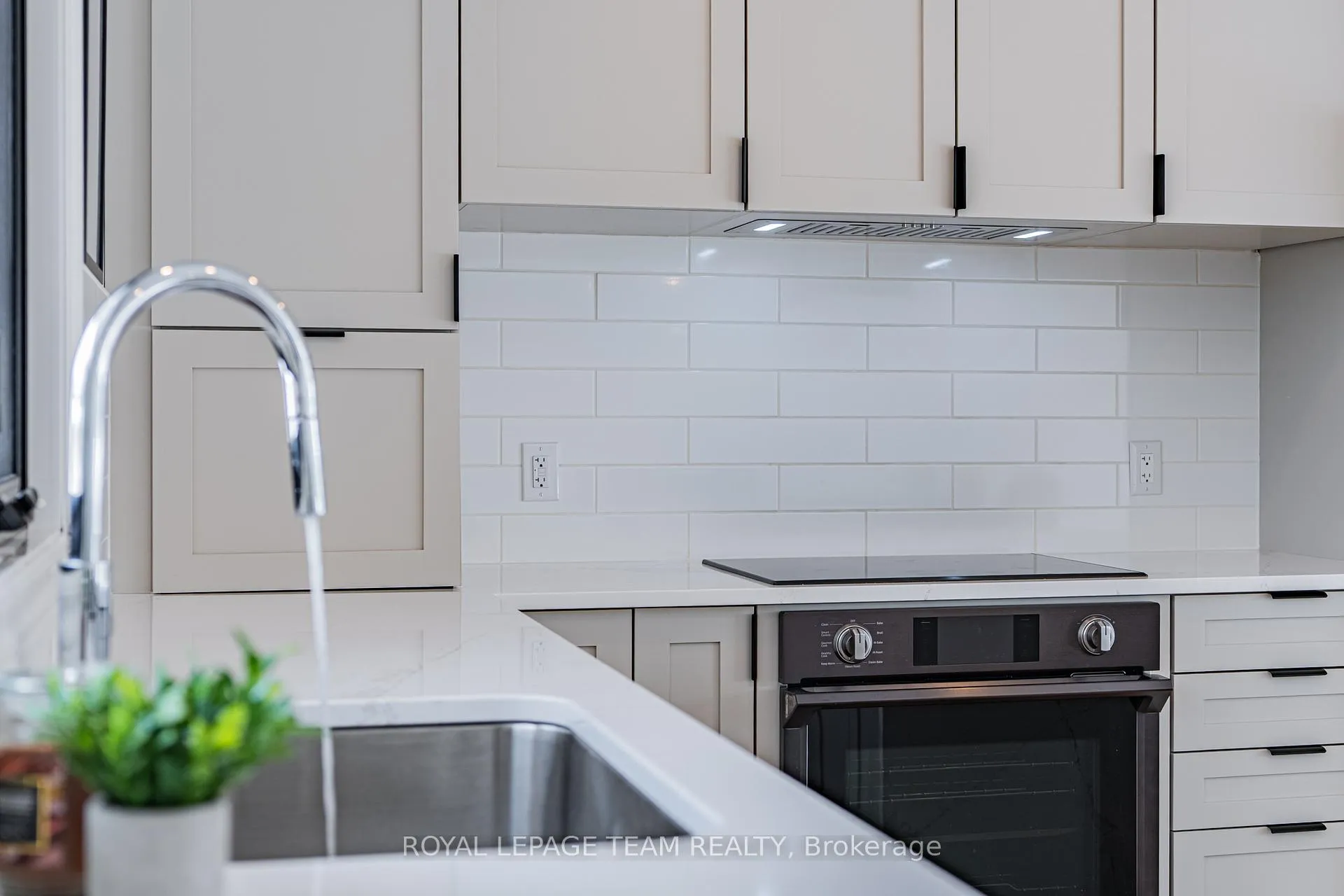 Photo 14 of 23 Brent Avenue, Ottawa, Manordale — HOMEH