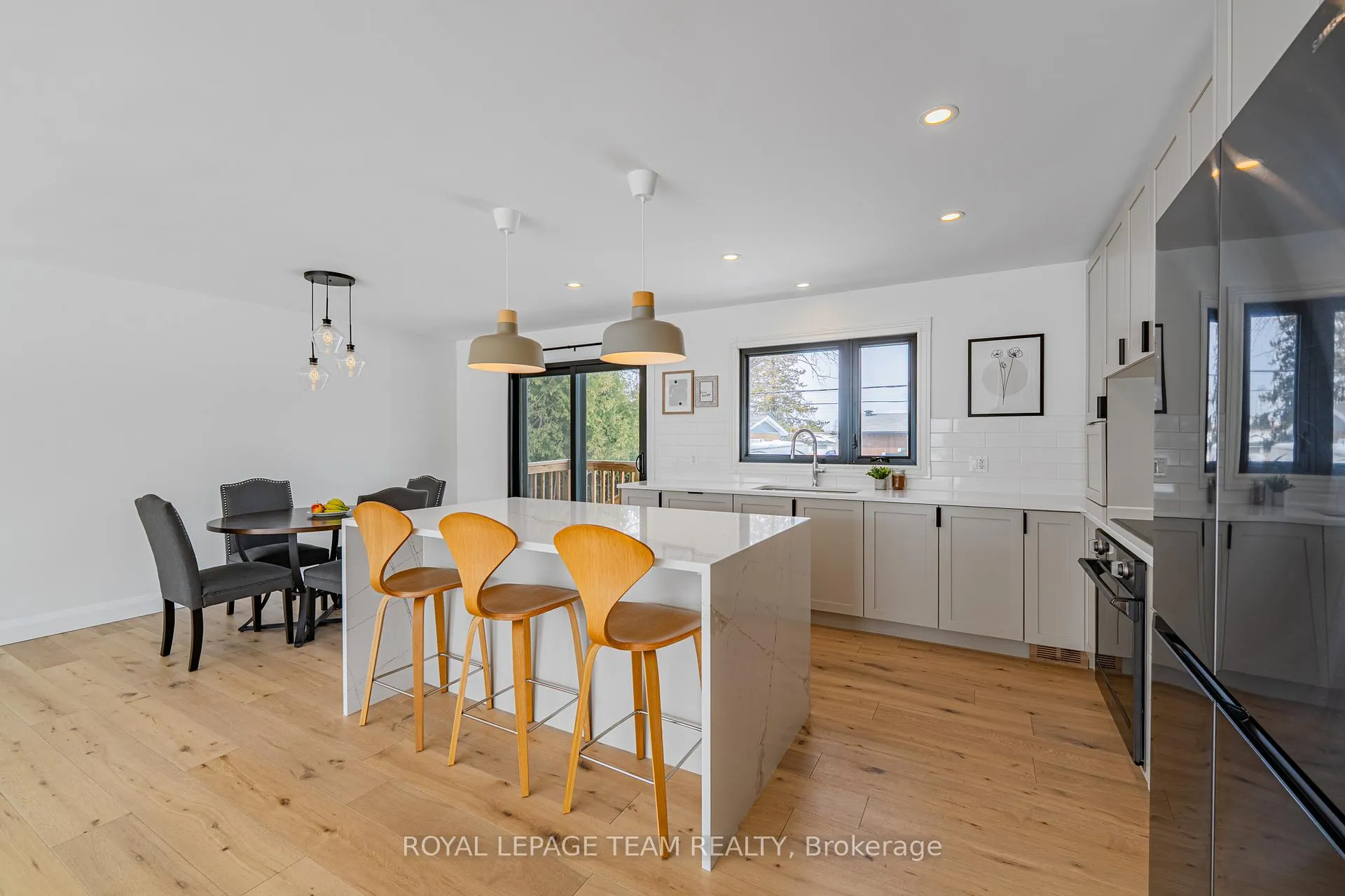 Photo 15 of 23 Brent Avenue, Ottawa, Manordale — HOMEH