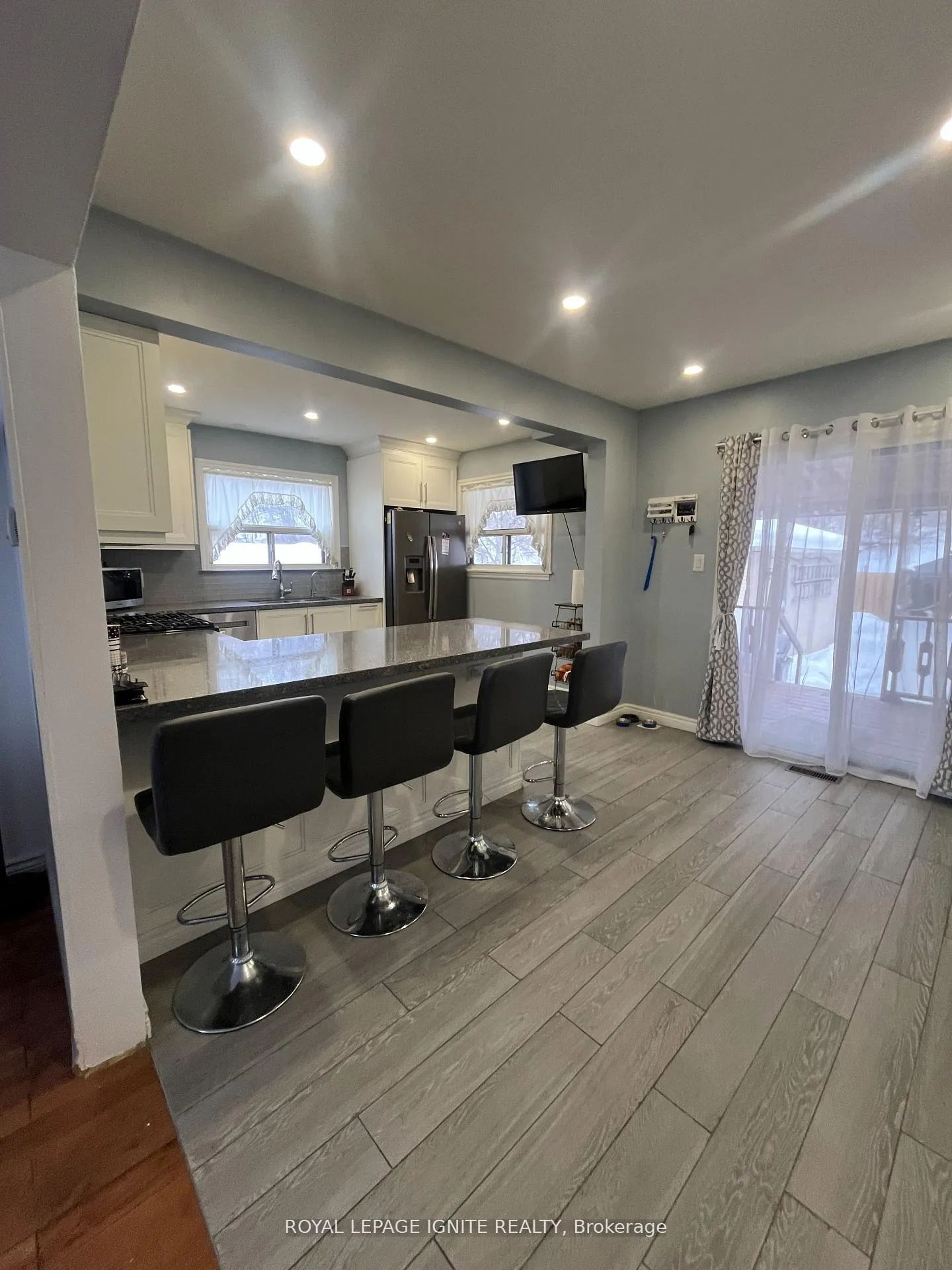 Photo 6 of 55 Dalrymple Drive, Toronto, Rockcliffe-Smythe — HOMEH