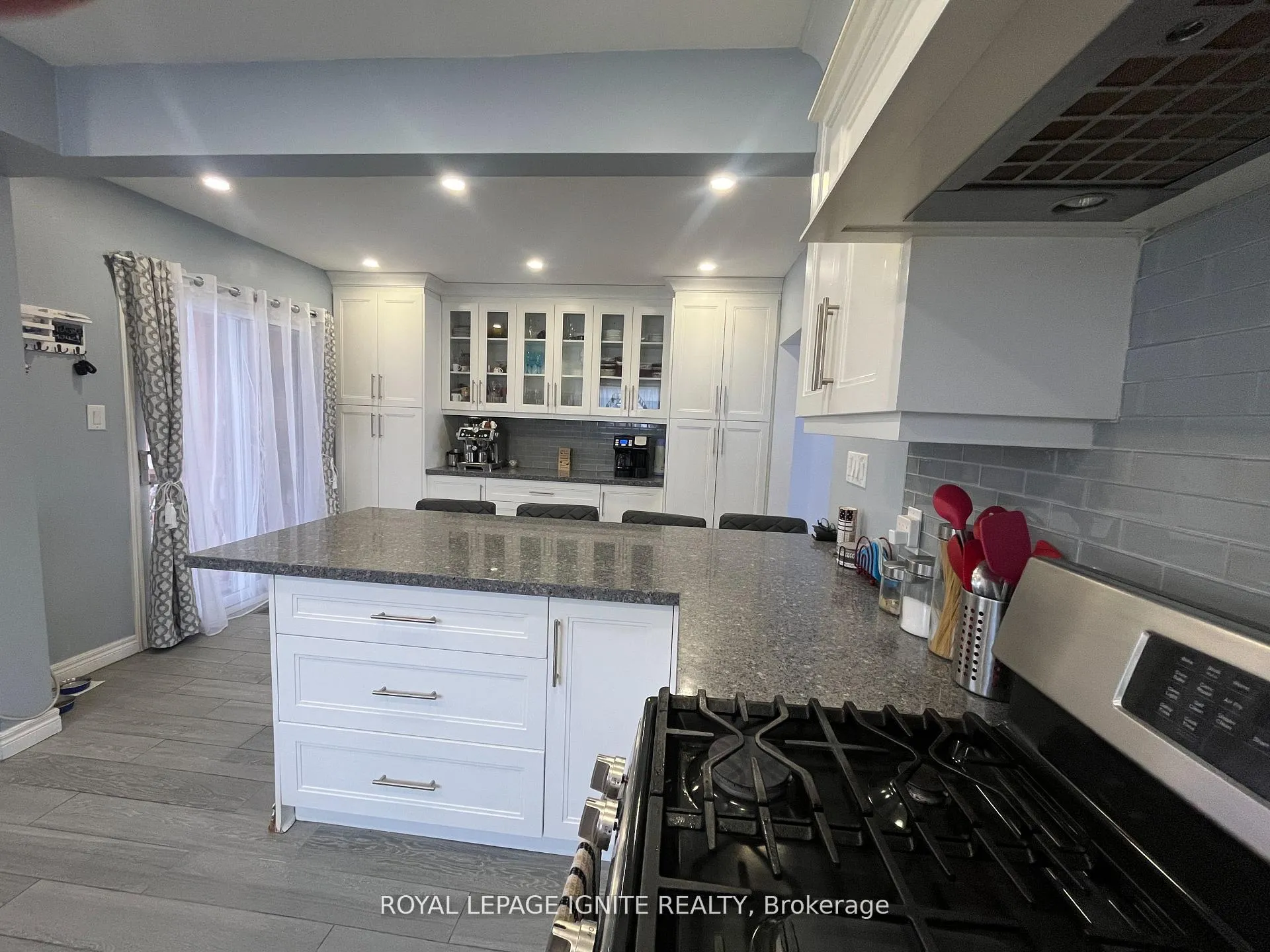 Photo 8 of 55 Dalrymple Drive, Toronto, Rockcliffe-Smythe — HOMEH
