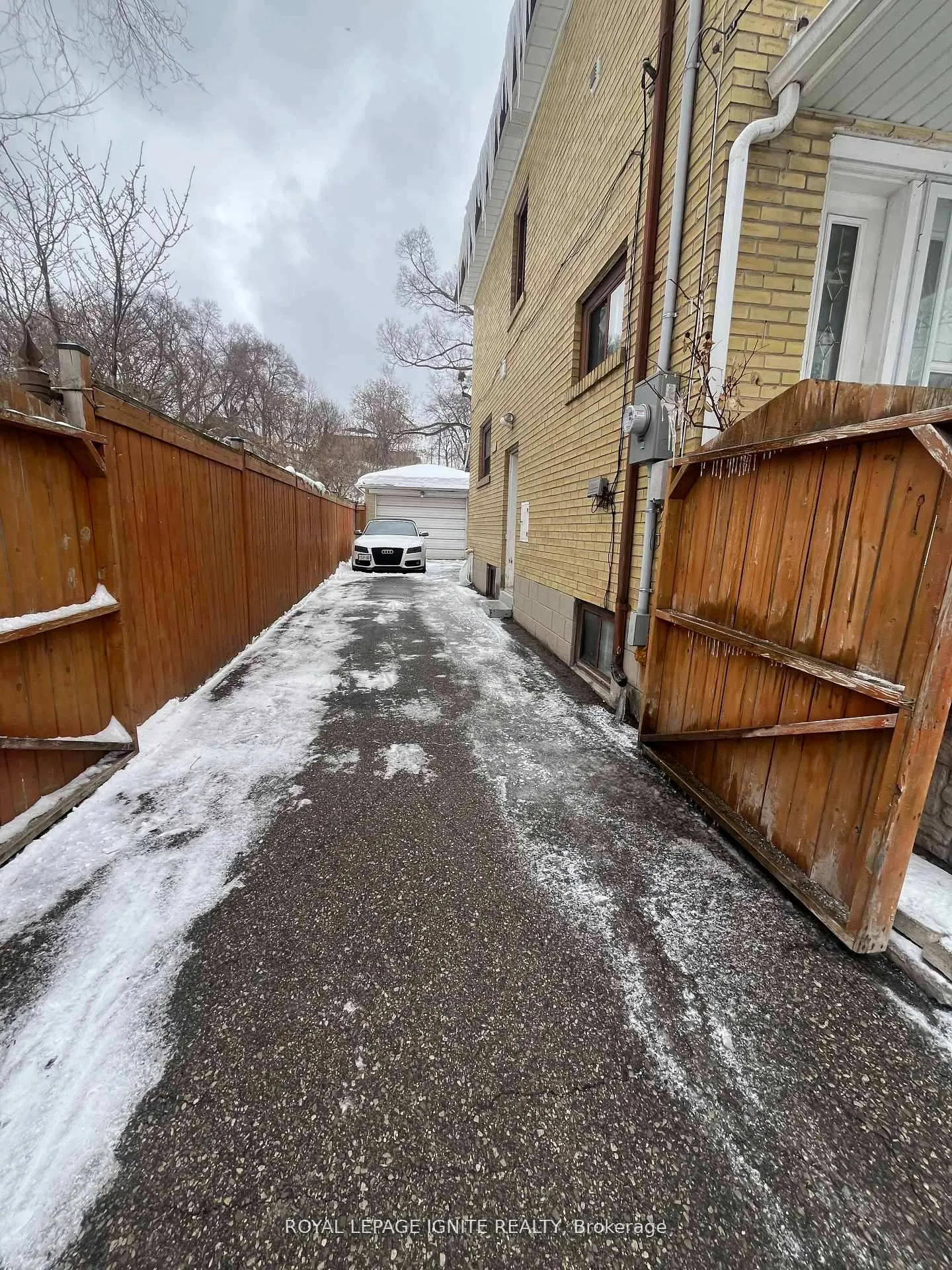Photo 23 of 55 Dalrymple Drive, Toronto, Rockcliffe-Smythe — HOMEH