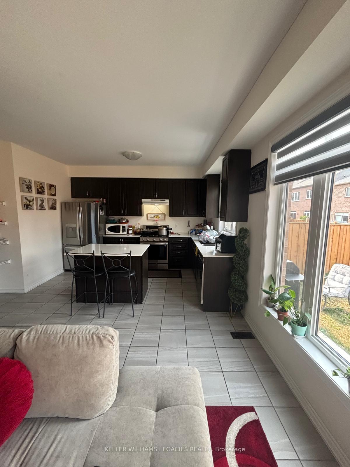 Photo 5 of 2300 Grainger Loop, Innisfil, Rural Innisfil — HOMEH