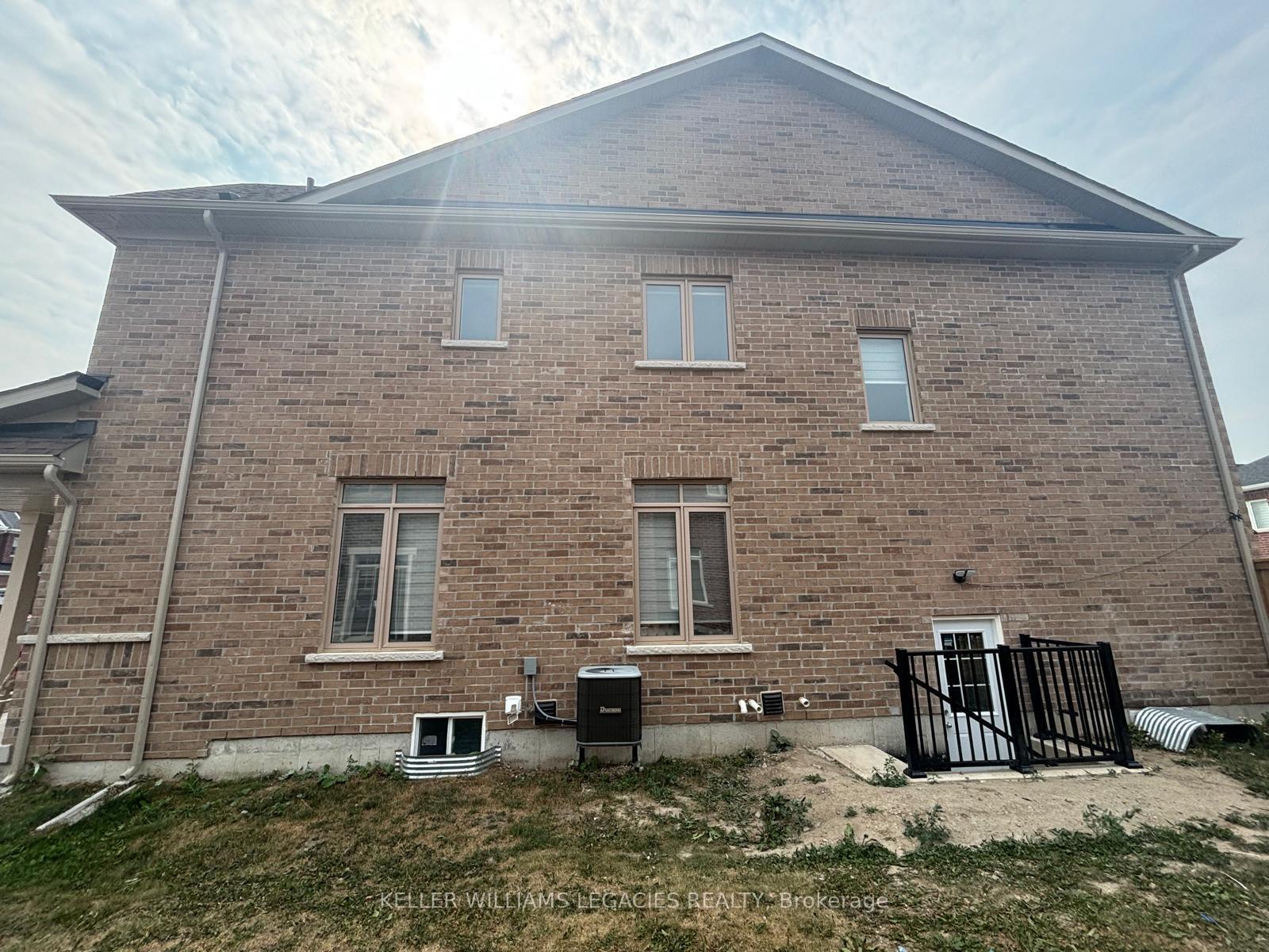Photo 23 of 2300 Grainger Loop, Innisfil, Rural Innisfil — HOMEH