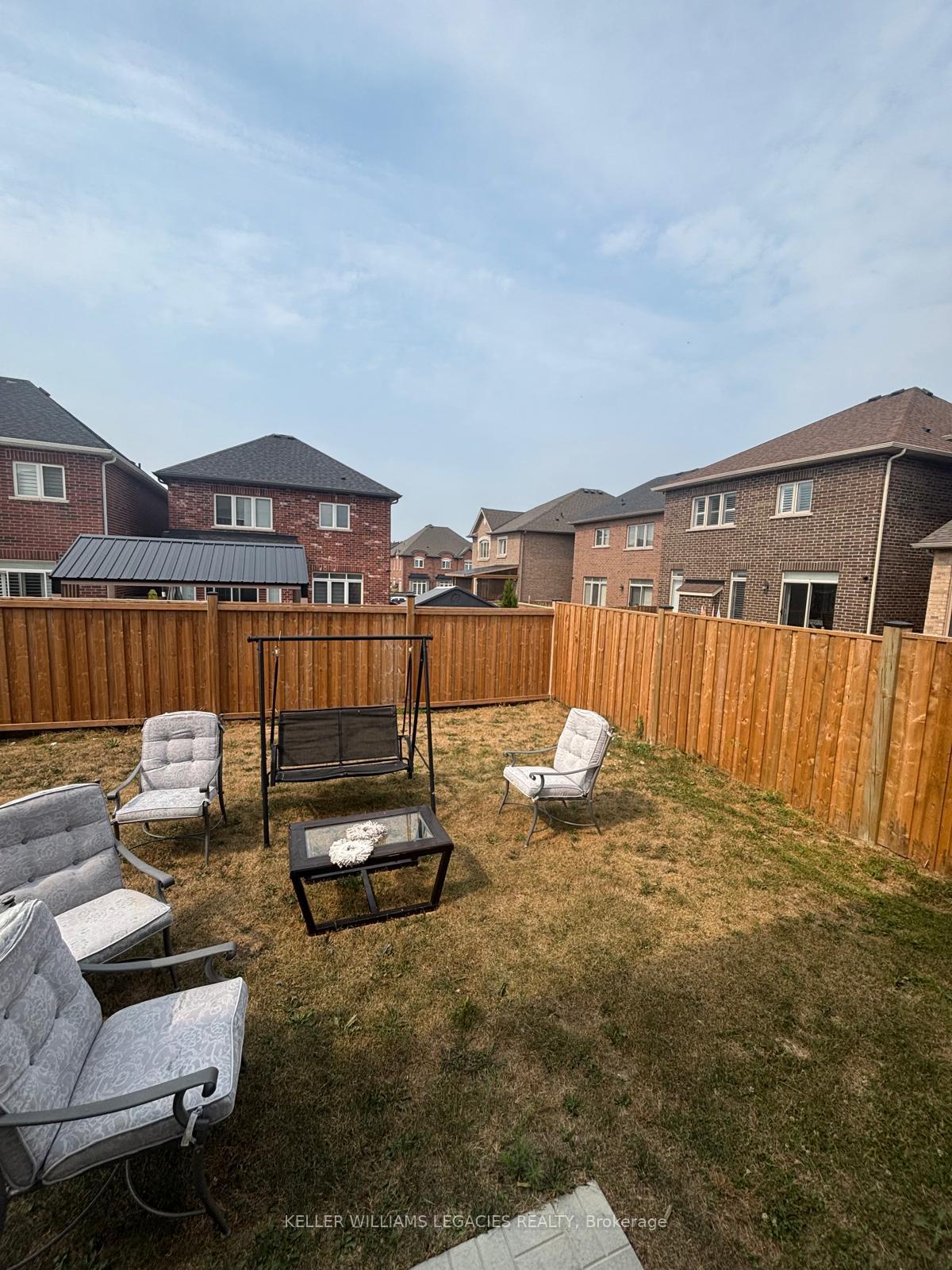 Photo 24 of 2300 Grainger Loop, Innisfil, Rural Innisfil — HOMEH