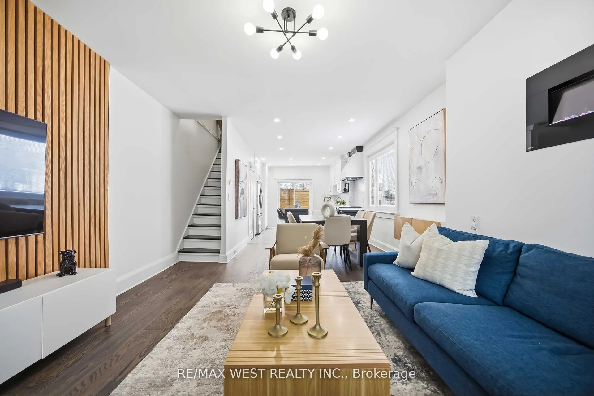 Photo 1 of 902 Woodbine Avenue, Toronto, Woodbine Corridor — HOMEH