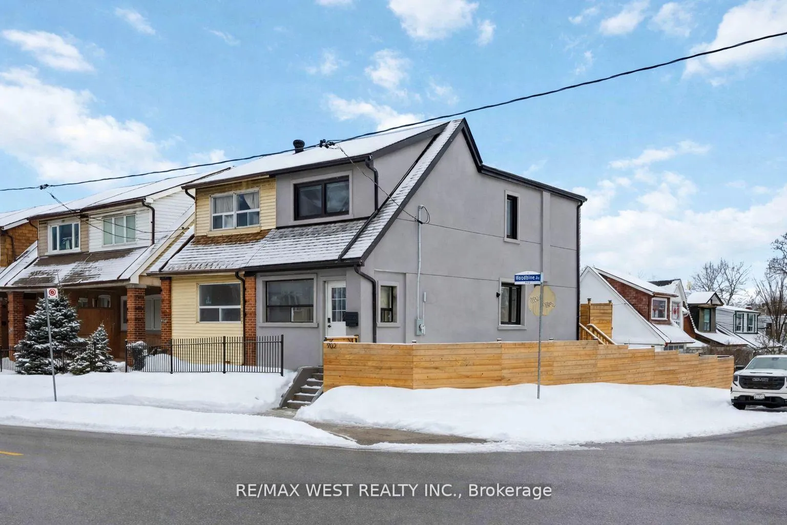 Photo 2 of 902 Woodbine Avenue, Toronto, Woodbine Corridor — HOMEH