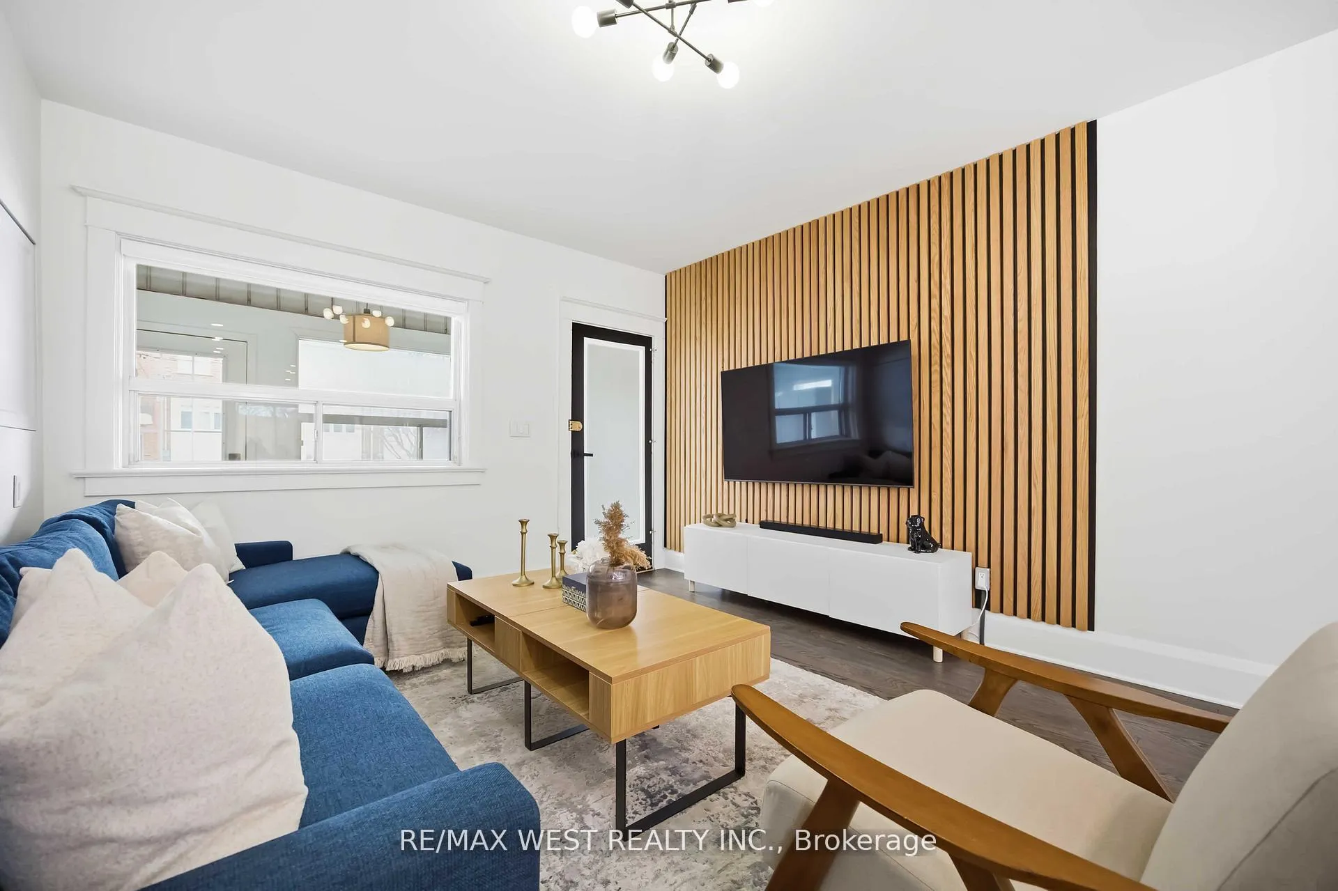 Photo 6 of 902 Woodbine Avenue, Toronto, Woodbine Corridor — HOMEH