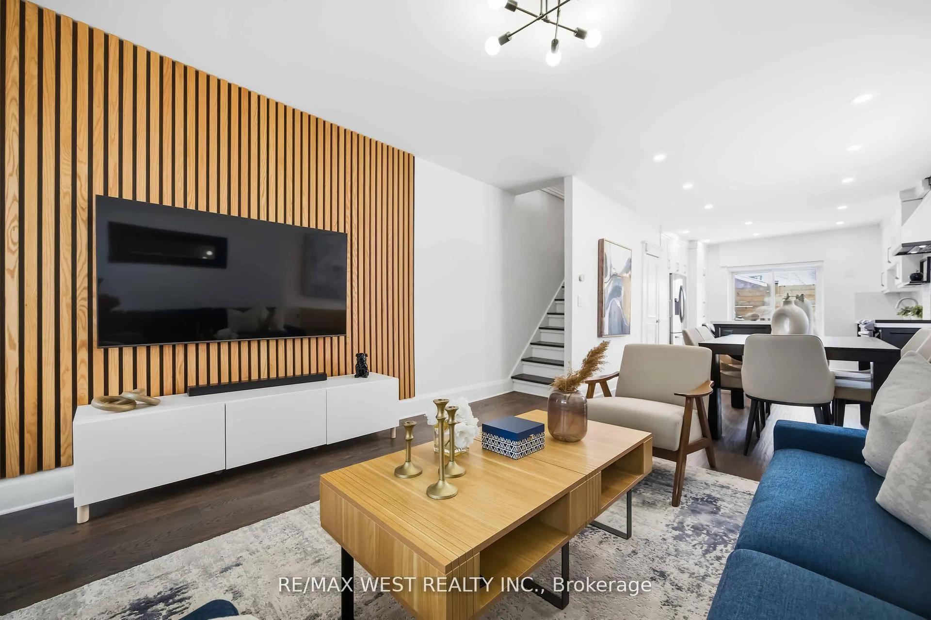 Photo 9 of 902 Woodbine Avenue, Toronto, Woodbine Corridor — HOMEH