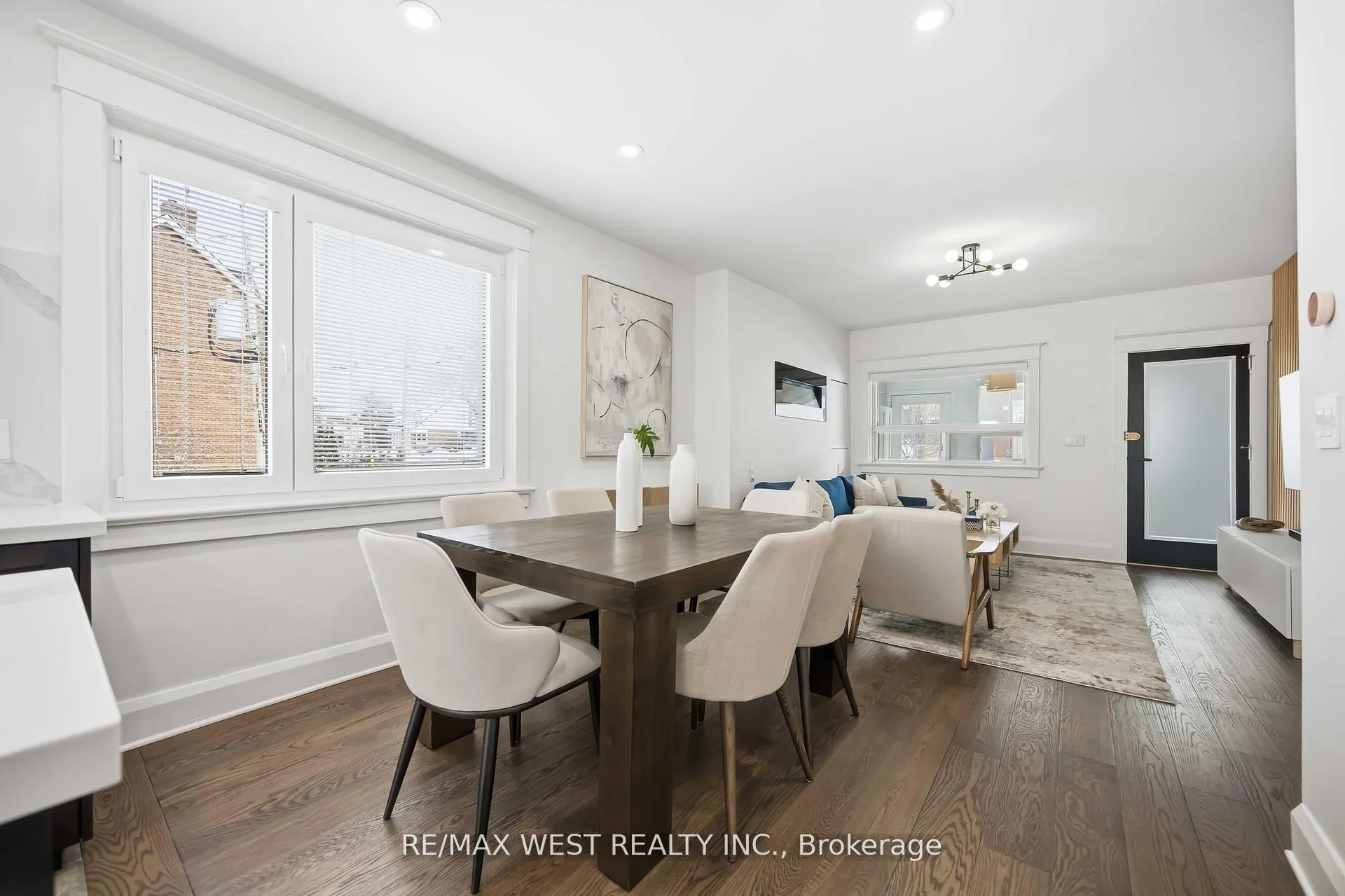 Photo 10 of 902 Woodbine Avenue, Toronto, Woodbine Corridor — HOMEH