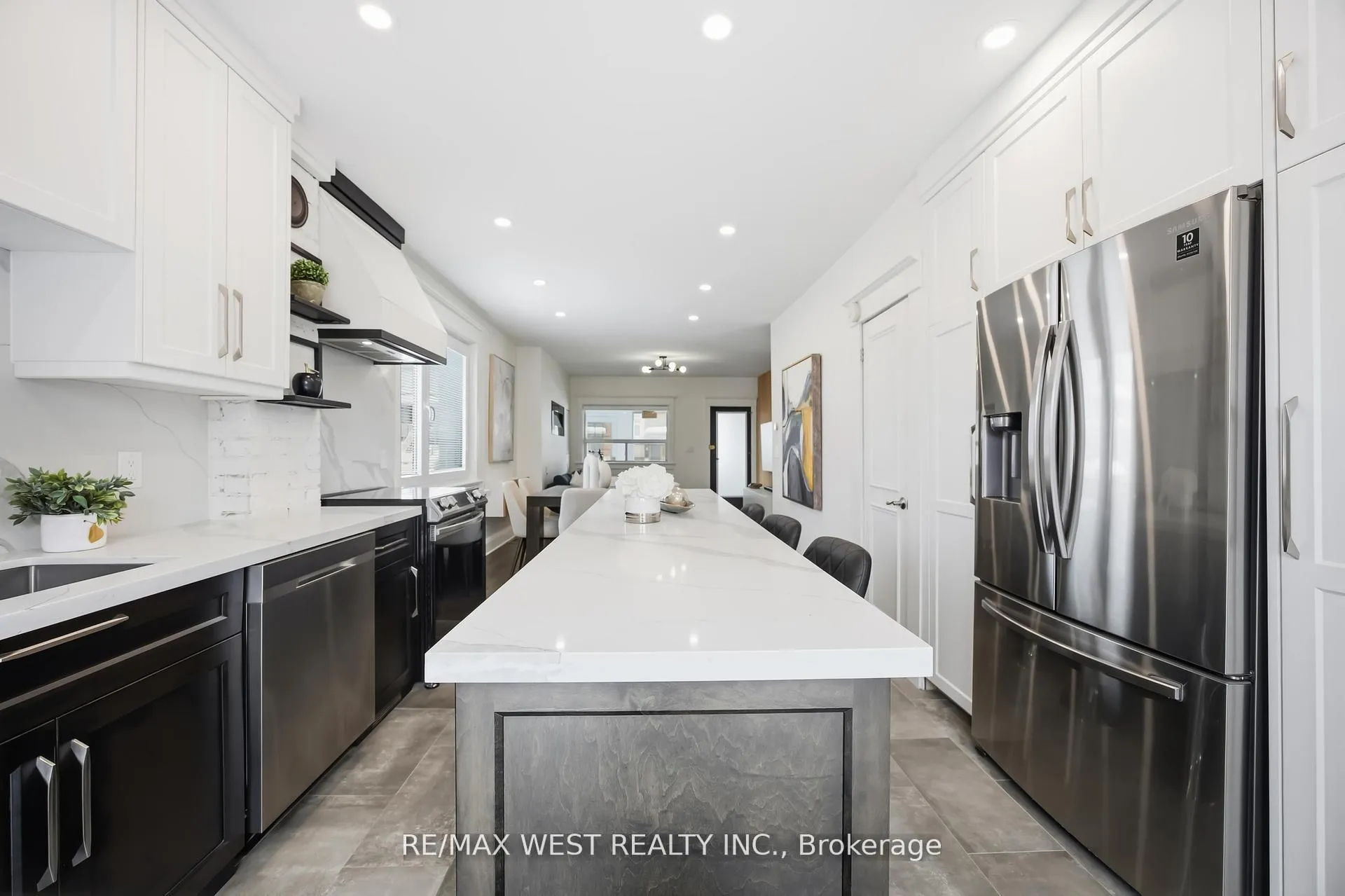 Photo 22 of 902 Woodbine Avenue, Toronto, Woodbine Corridor — HOMEH
