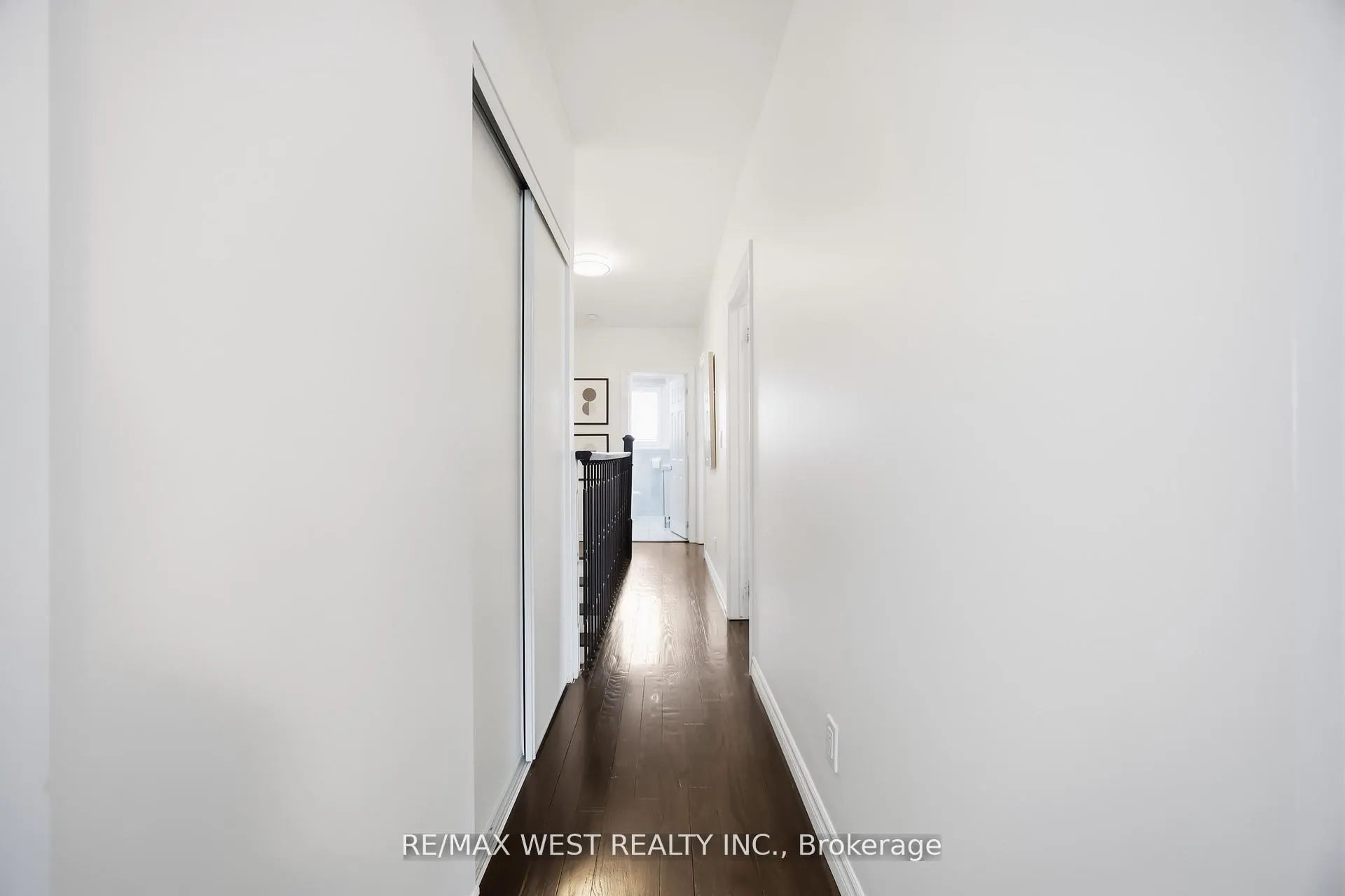 Photo 23 of 902 Woodbine Avenue, Toronto, Woodbine Corridor — HOMEH