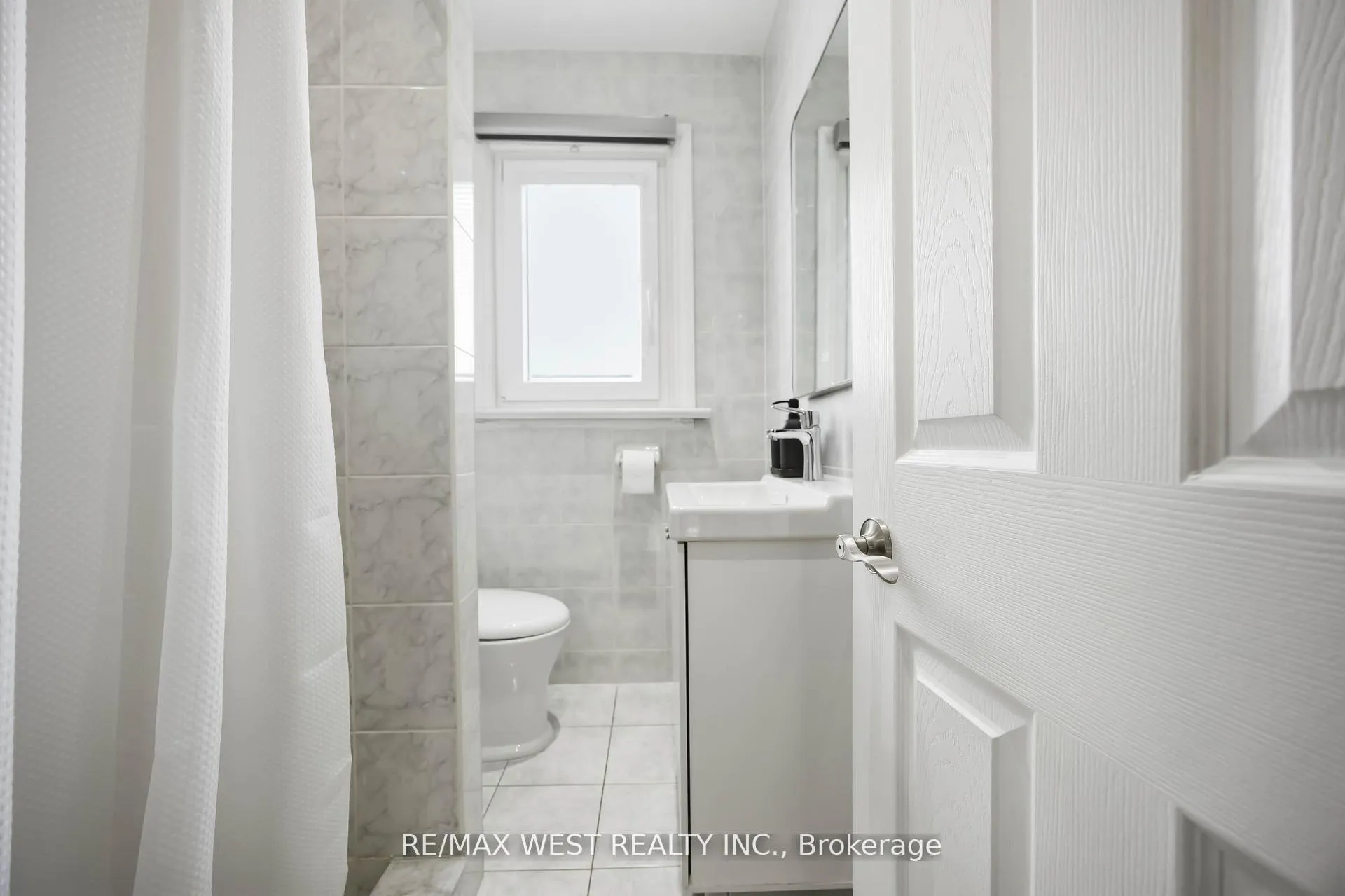 Photo 27 of 902 Woodbine Avenue, Toronto, Woodbine Corridor — HOMEH