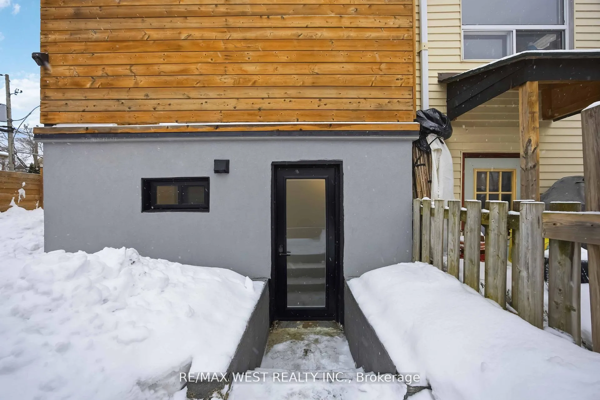 Photo 32 of 902 Woodbine Avenue, Toronto, Woodbine Corridor — HOMEH