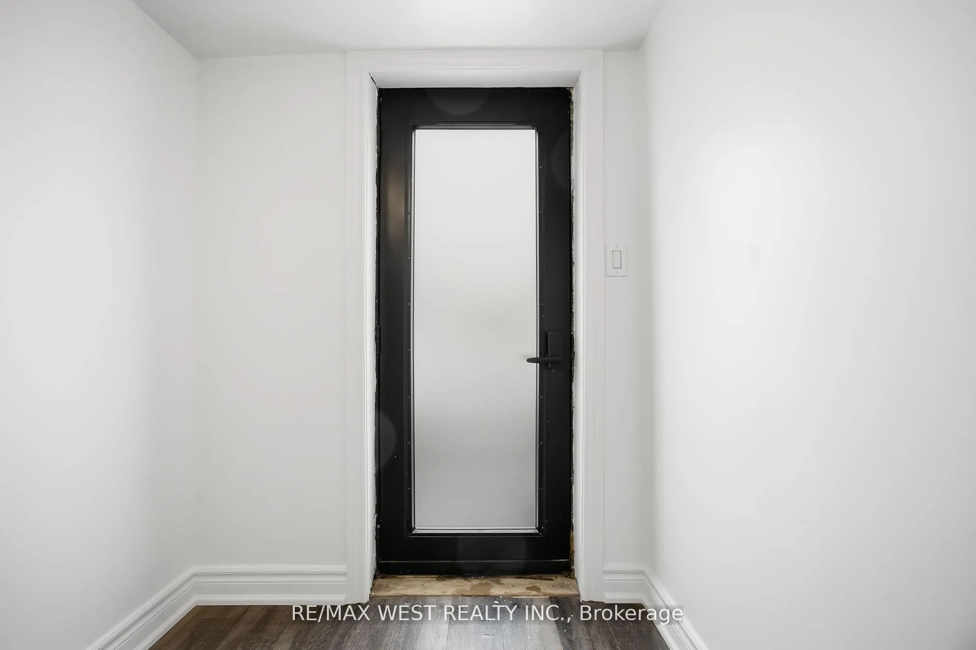 Photo 33 of 902 Woodbine Avenue, Toronto, Woodbine Corridor — HOMEH