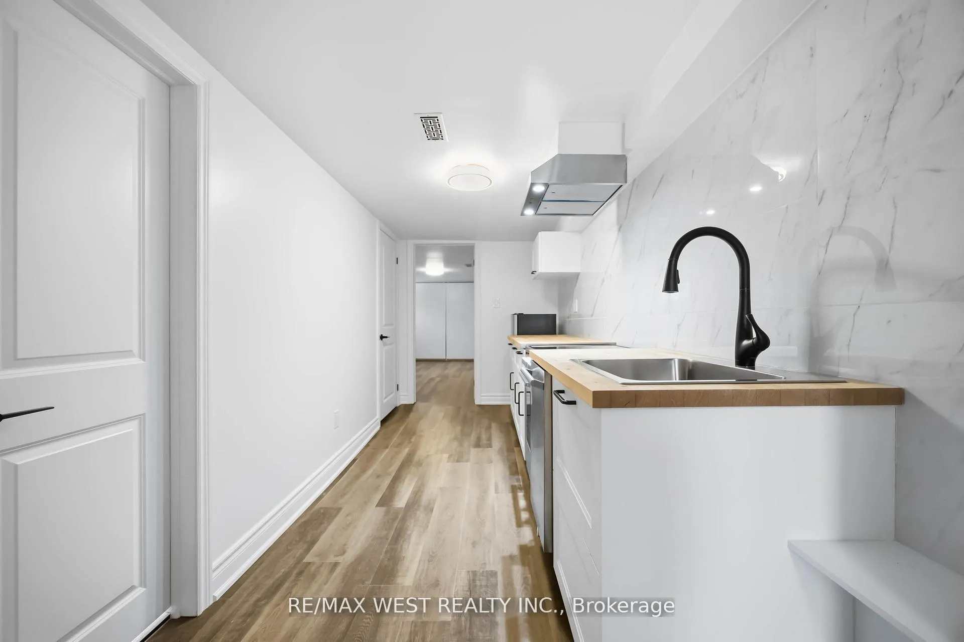 Photo 34 of 902 Woodbine Avenue, Toronto, Woodbine Corridor — HOMEH