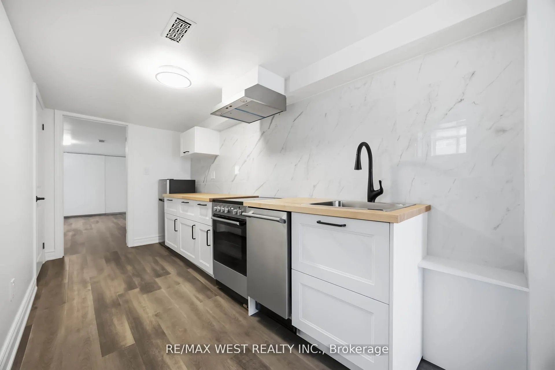 Photo 35 of 902 Woodbine Avenue, Toronto, Woodbine Corridor — HOMEH
