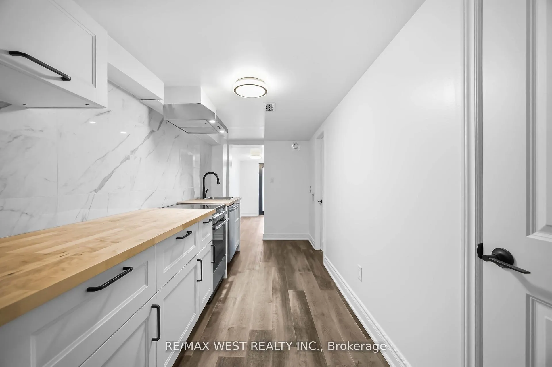 Photo 36 of 902 Woodbine Avenue, Toronto, Woodbine Corridor — HOMEH
