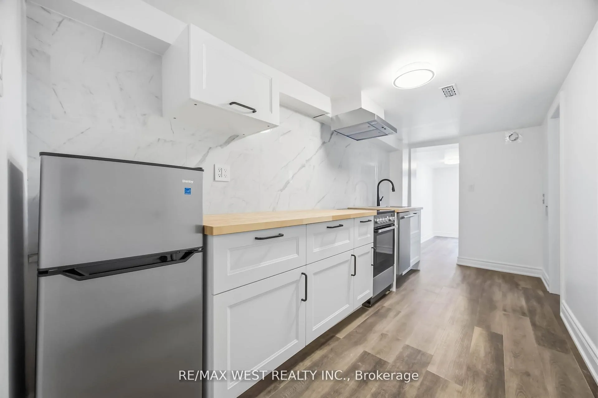 Photo 37 of 902 Woodbine Avenue, Toronto, Woodbine Corridor — HOMEH