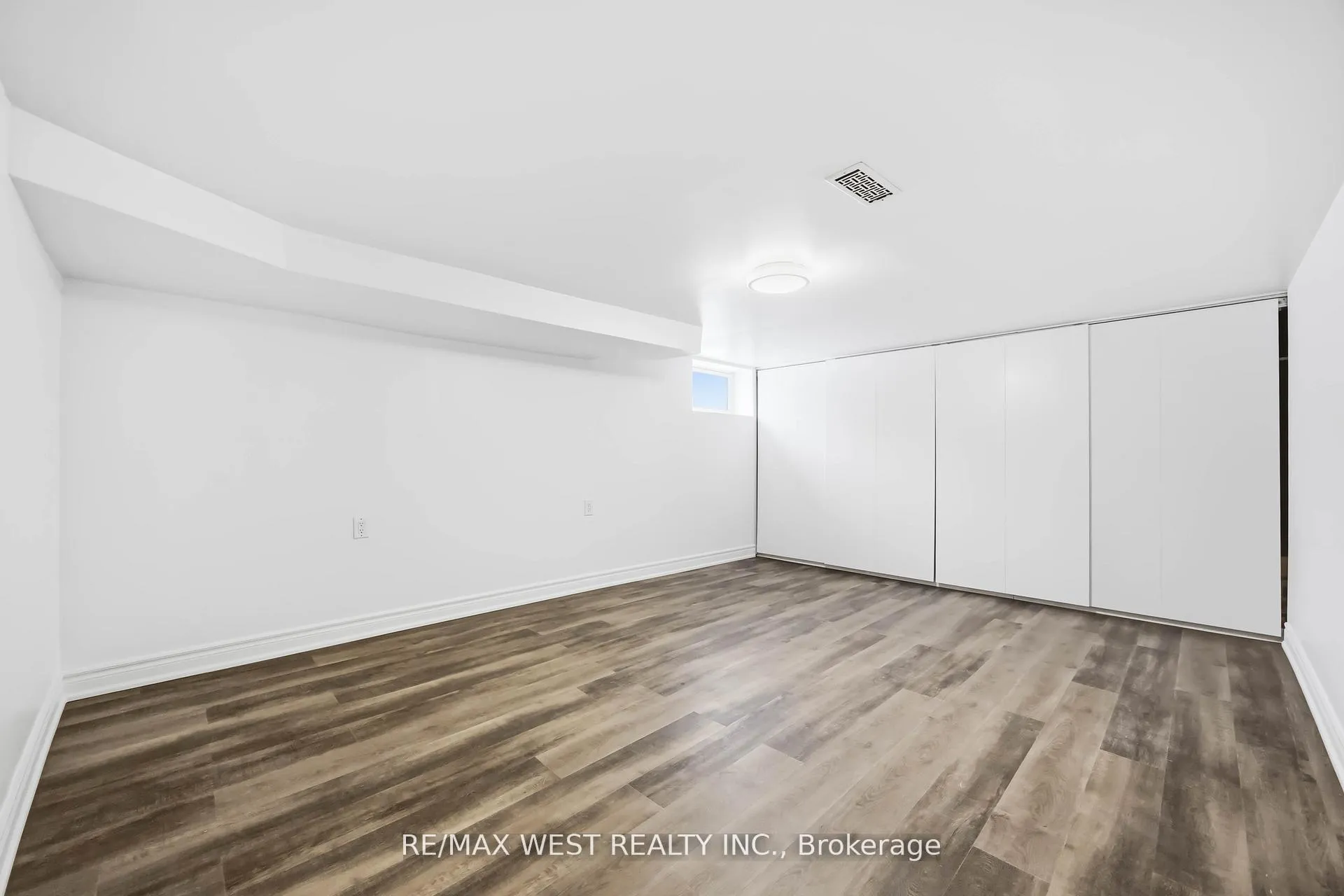 Photo 41 of 902 Woodbine Avenue, Toronto, Woodbine Corridor — HOMEH