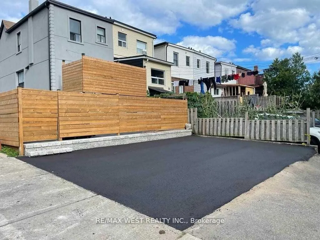 Photo 46 of 902 Woodbine Avenue, Toronto, Woodbine Corridor — HOMEH