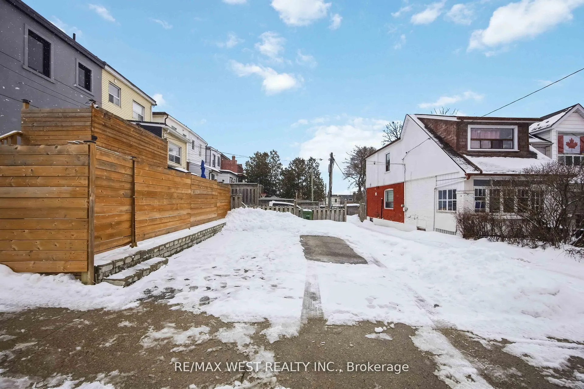 Photo 47 of 902 Woodbine Avenue, Toronto, Woodbine Corridor — HOMEH