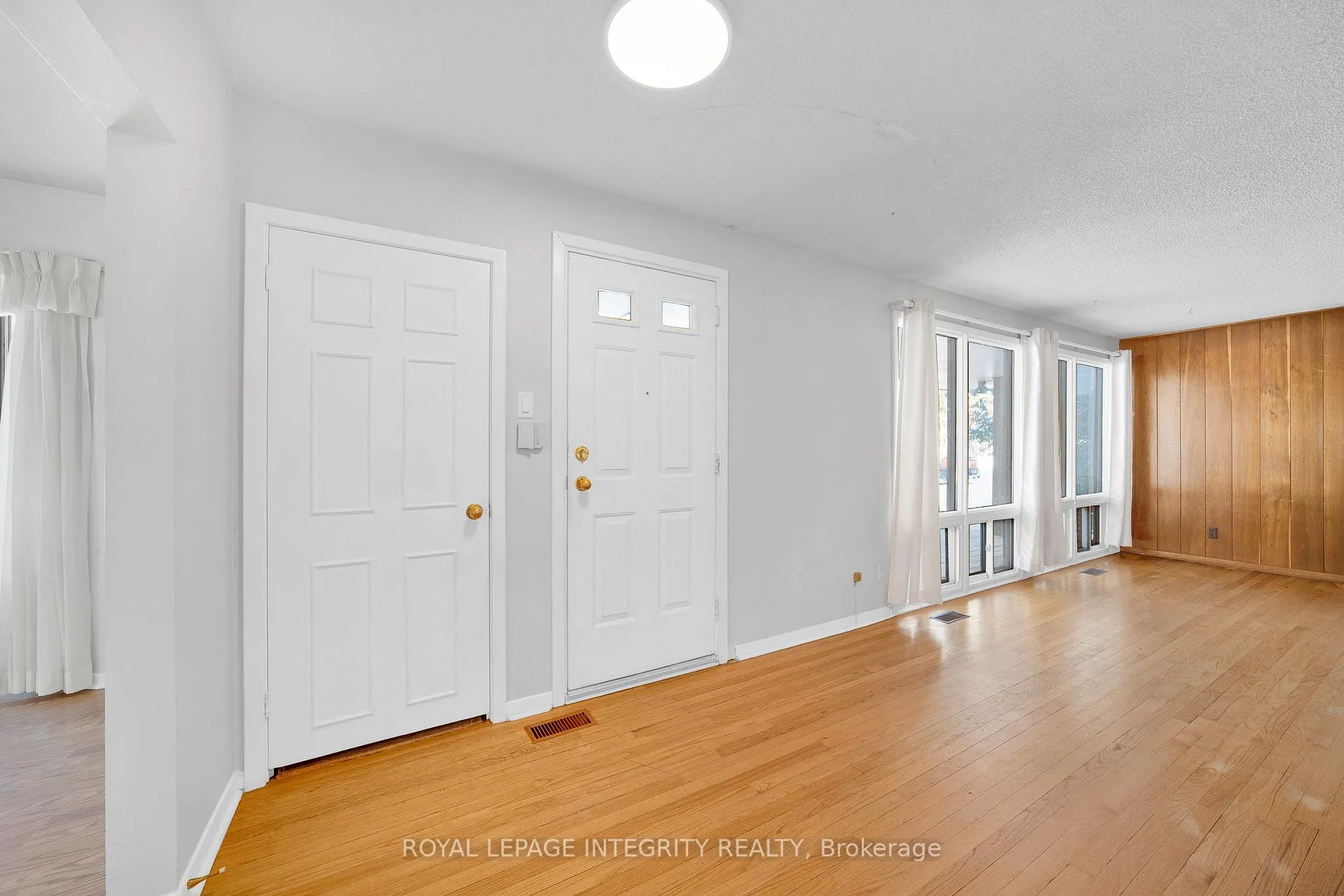 Photo 5 of 2681 Norberry Crescent, Ottawa, Mooneys Bay/Riverside Park — HOMEH