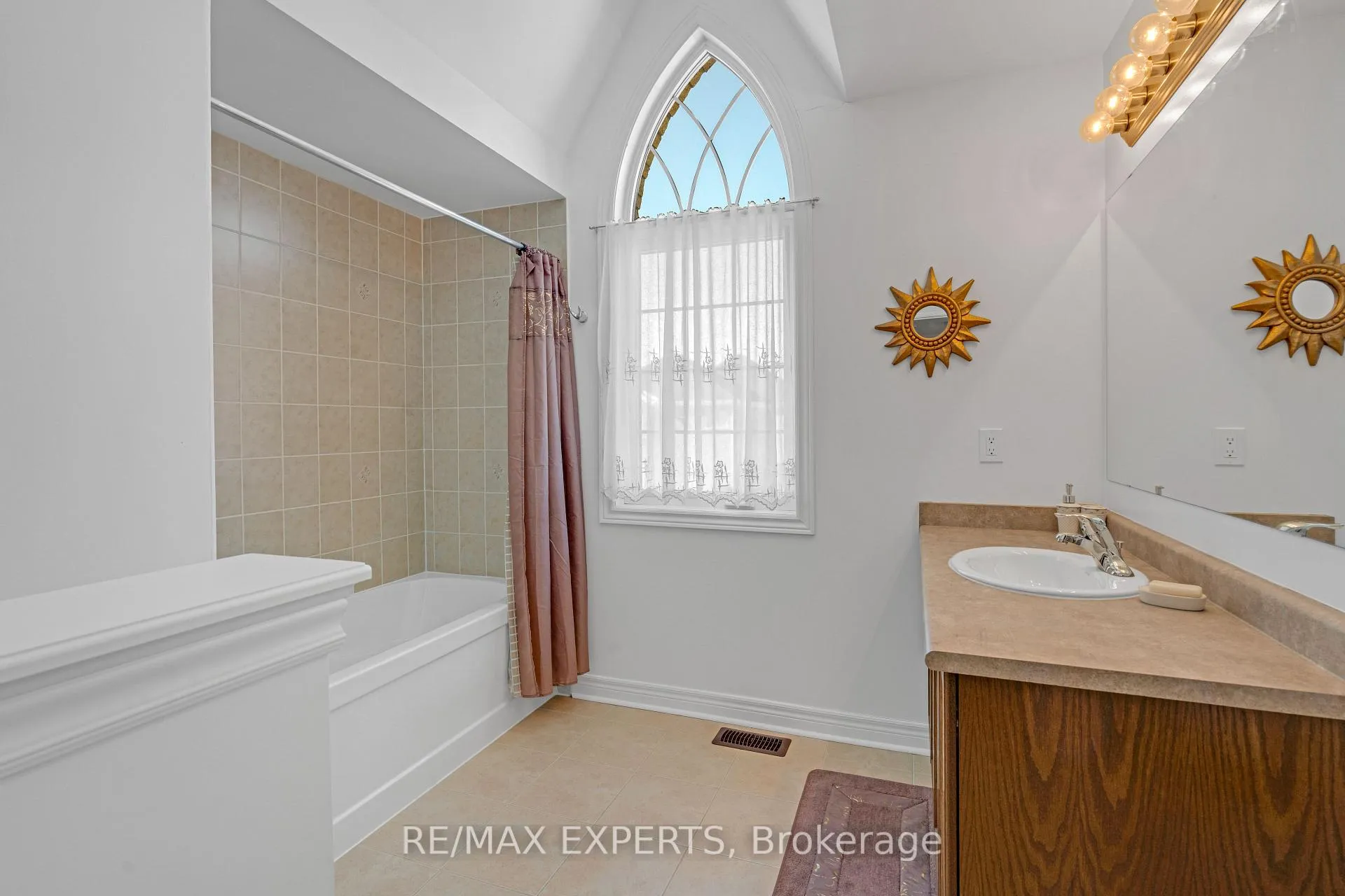 Photo 24 of 75 Turner Drive, New Tecumseth, Tottenham — HOMEH
