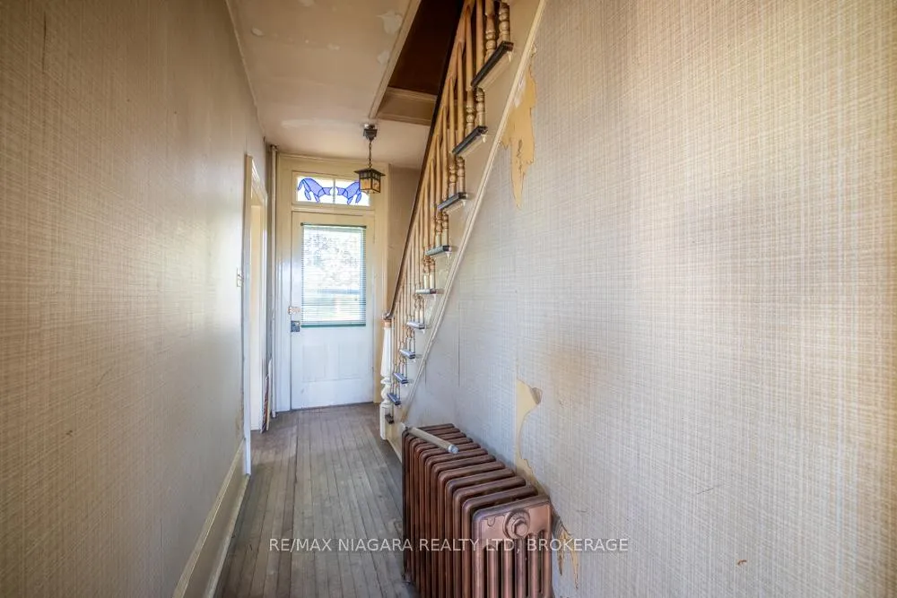 Photo 4 of 2295 Centre Street, Thorold, Allanburg/Thorold South — HOMEH