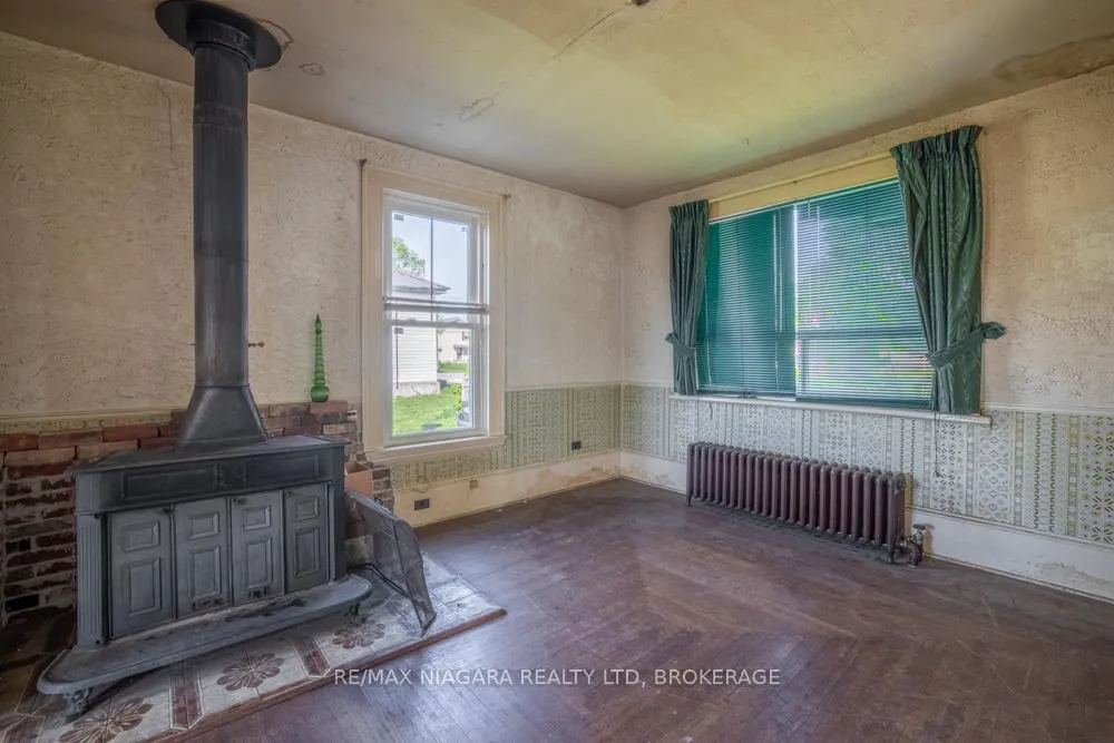 Photo 7 of 2295 Centre Street, Thorold, Allanburg/Thorold South — HOMEH