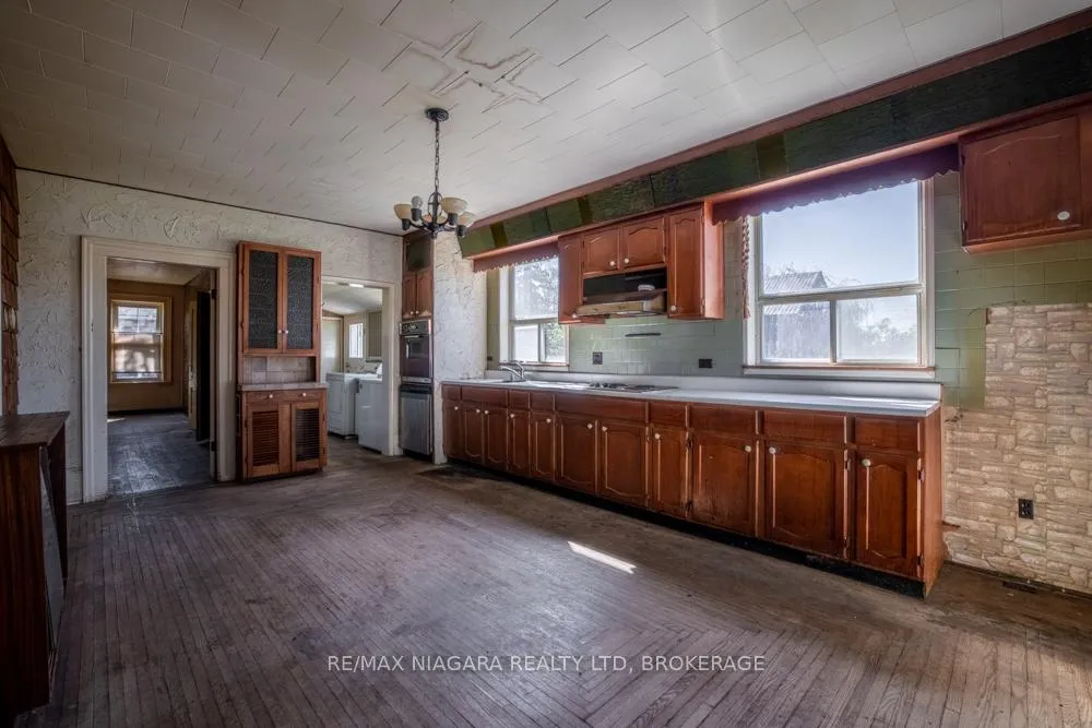 Photo 8 of 2295 Centre Street, Thorold, Allanburg/Thorold South — HOMEH