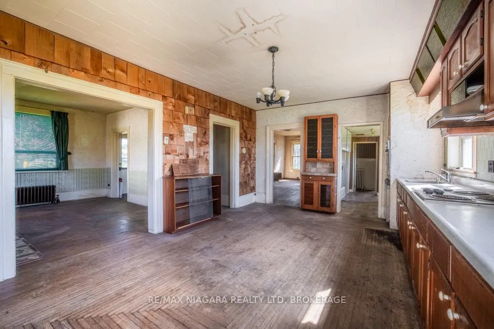 Photo 9 of 2295 Centre Street, Thorold, Allanburg/Thorold South — HOMEH