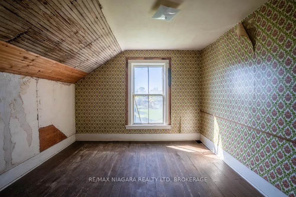 Photo 16 of 2295 Centre Street, Thorold, Allanburg/Thorold South — HOMEH